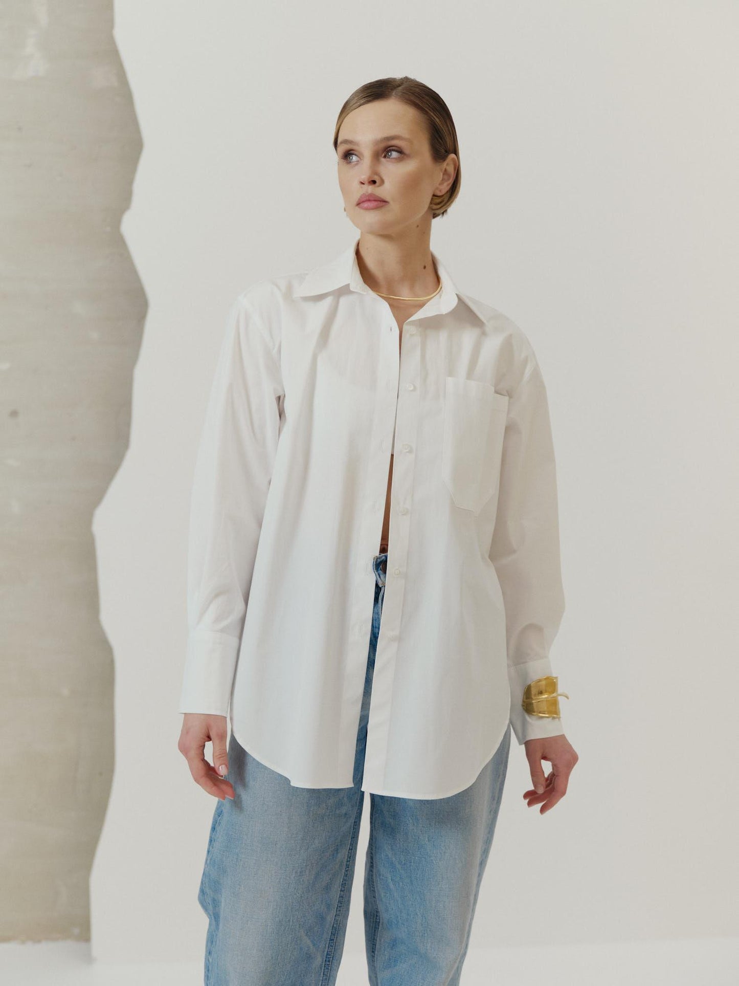 Relaxed fit white cotton shirt with breast pocket