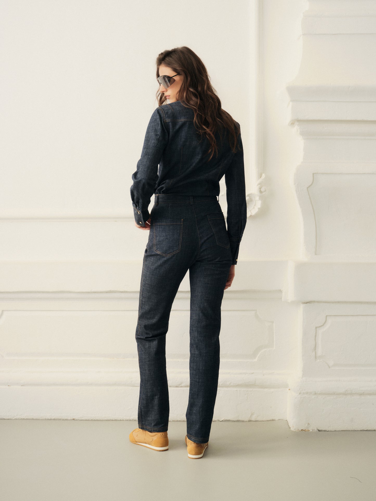 Two-piece set with iconic style jeans and matching shirt in raw denim