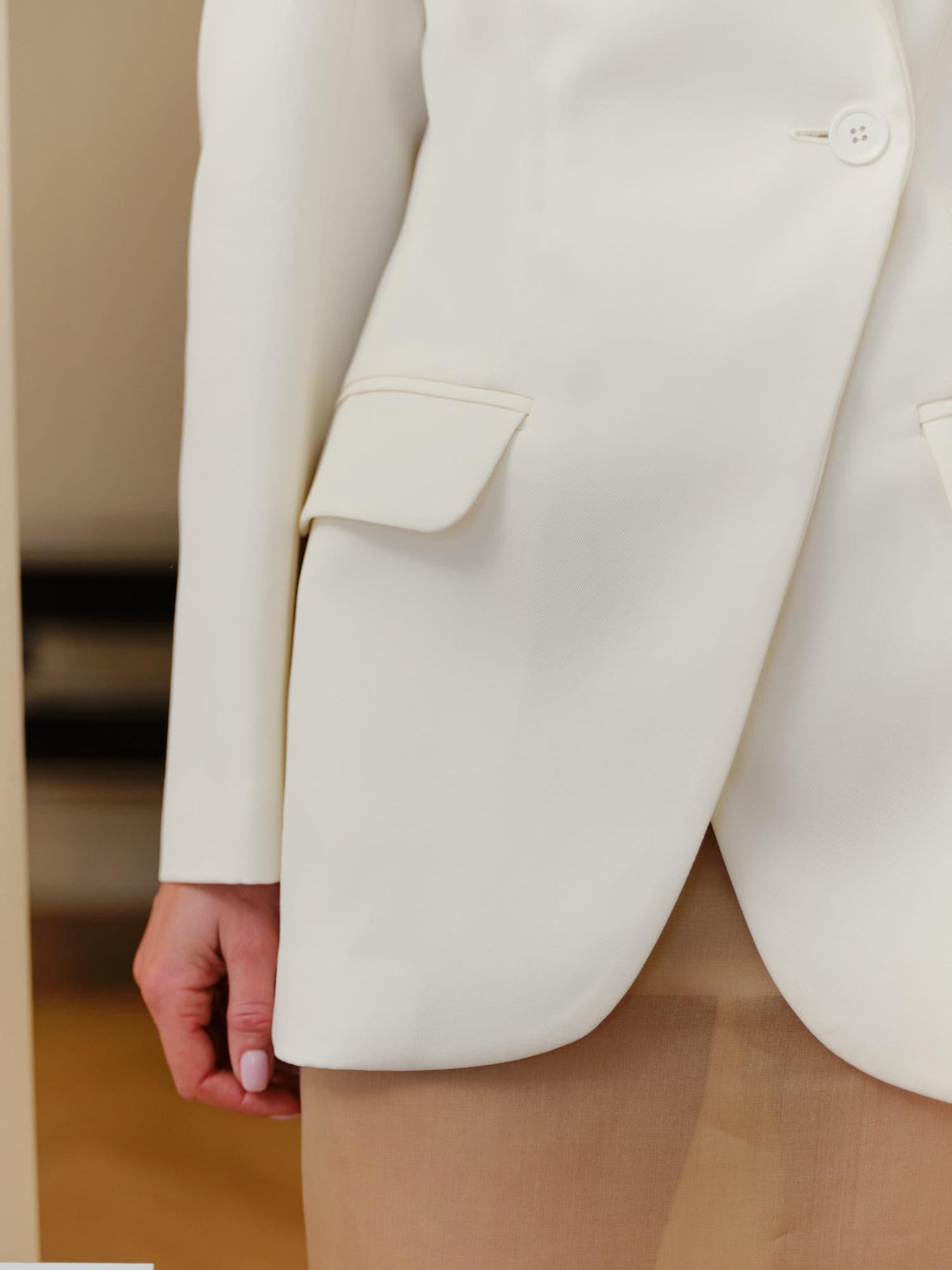 Leya wool fitted jacket with two flap pockets