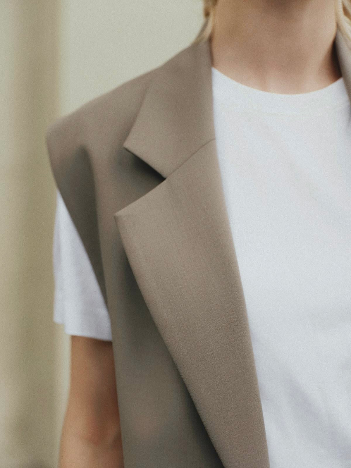 Accent cut-out sleeveless jacket and pants in light olive virgin wool