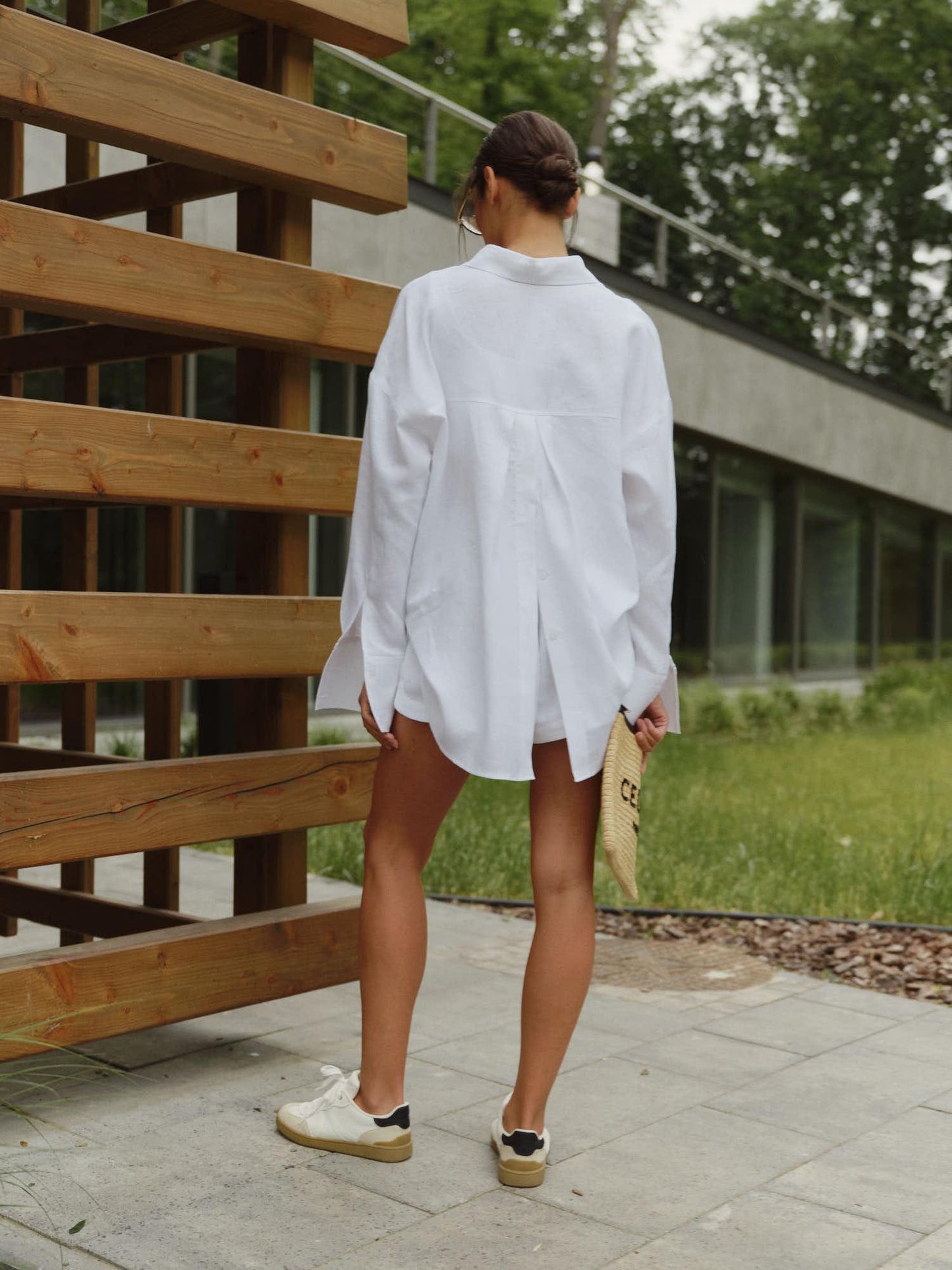 Oversized shirt with accent buttoned back in white linen