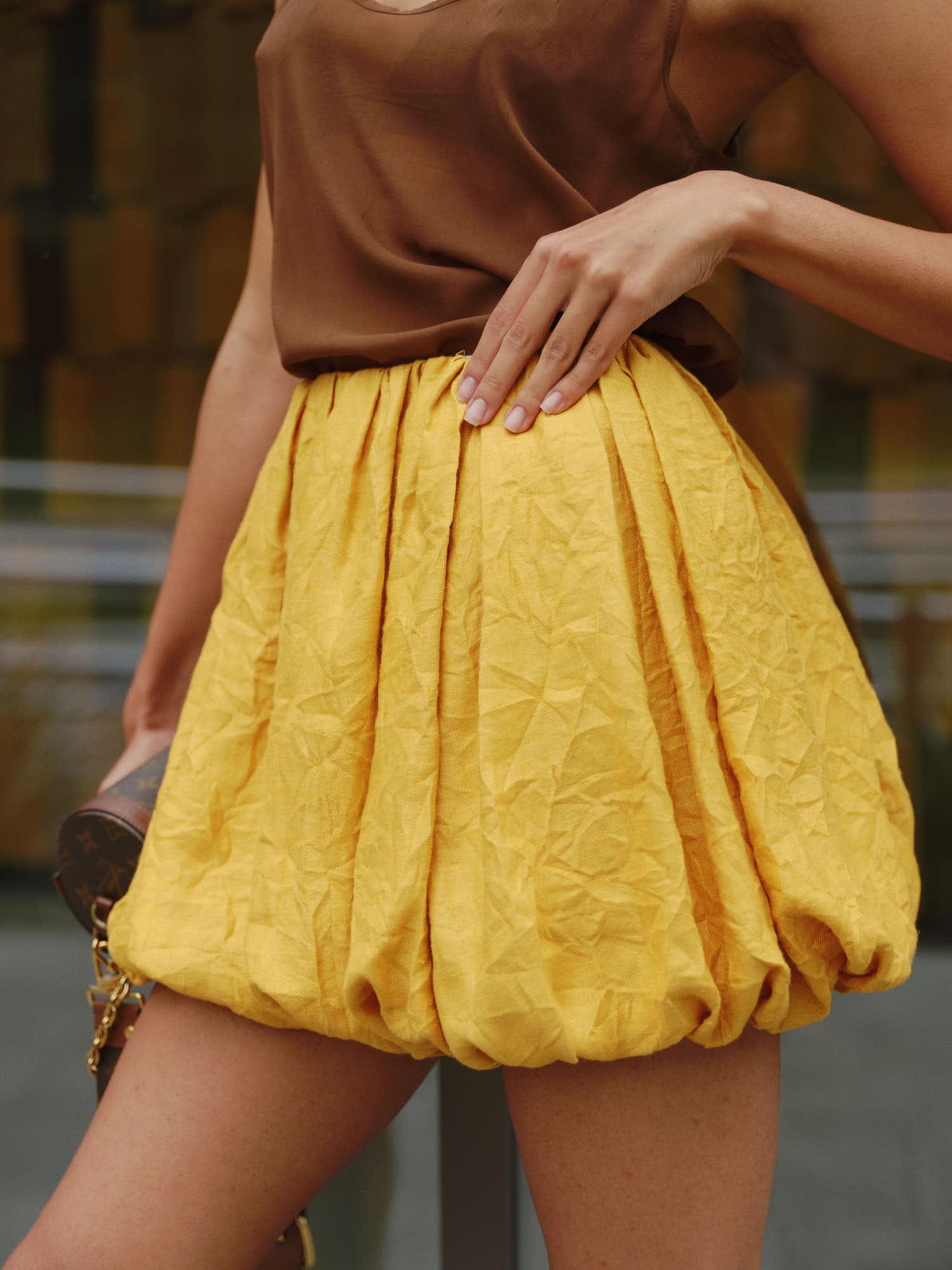 Balloon accent skirt in crinkle linen