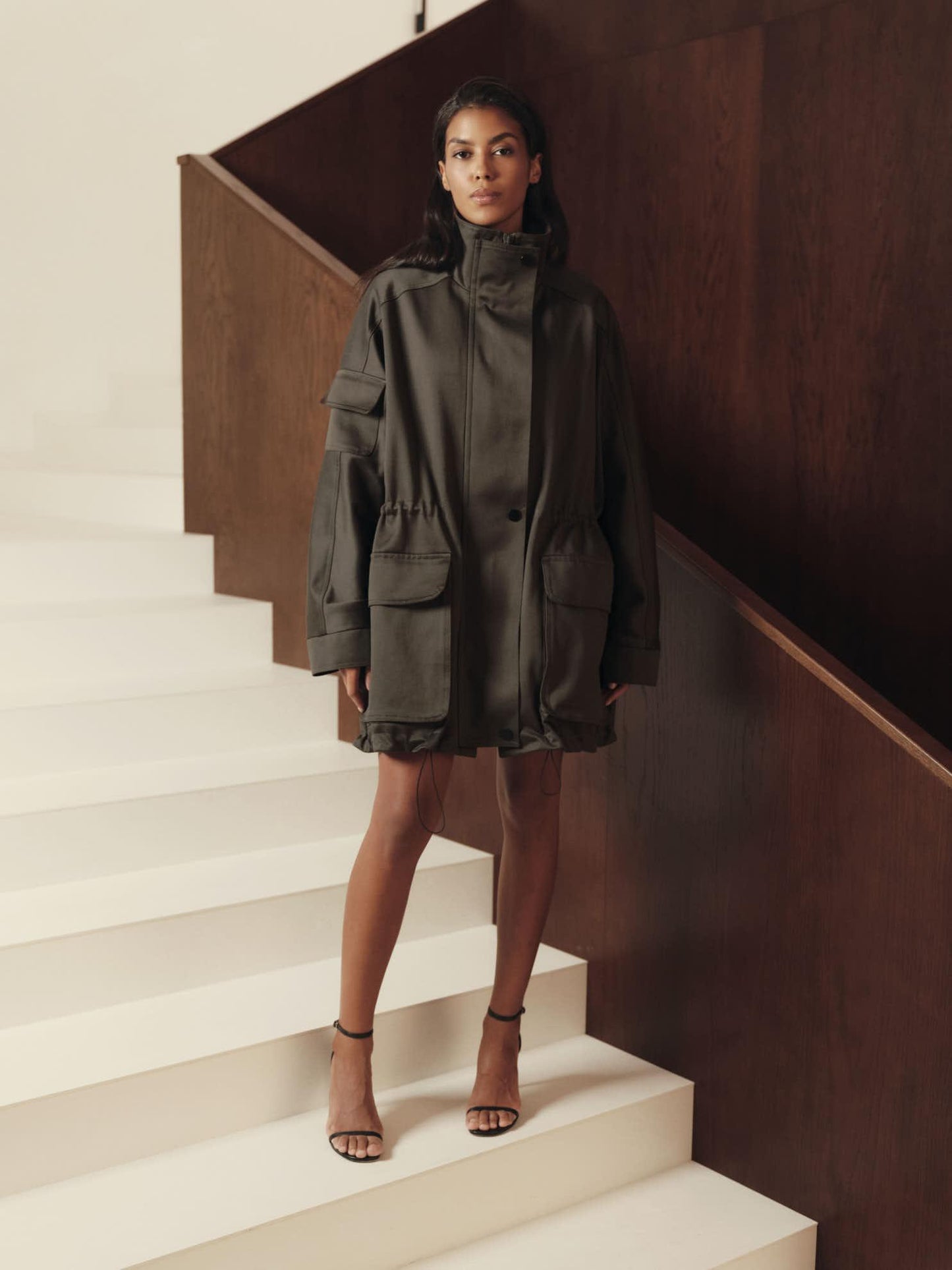 Urban khaki sleeve-pocket parka in waterproof cotton