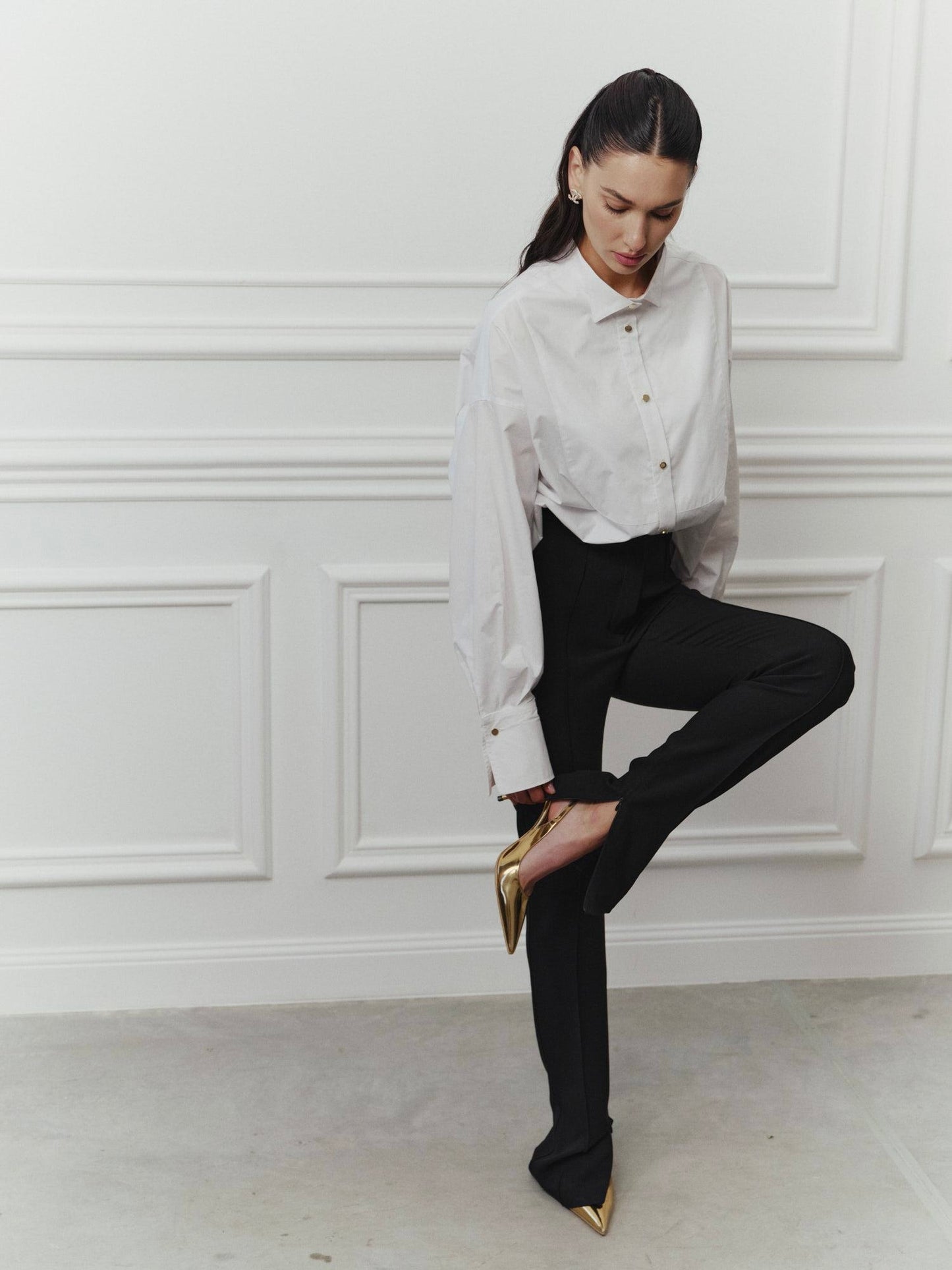 High-waisted slim pants in stretch black wool