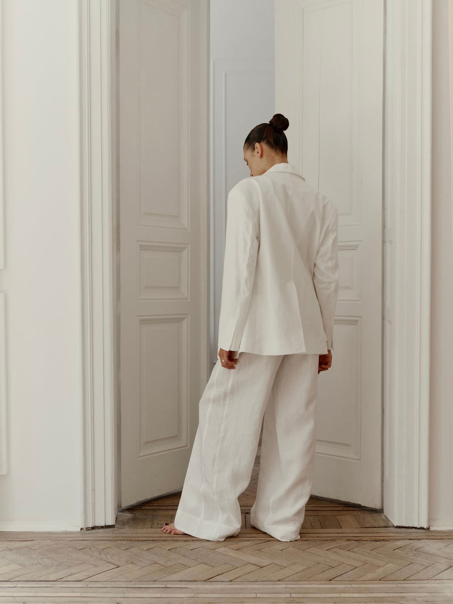 Two-piece linen set with oversized jacket
