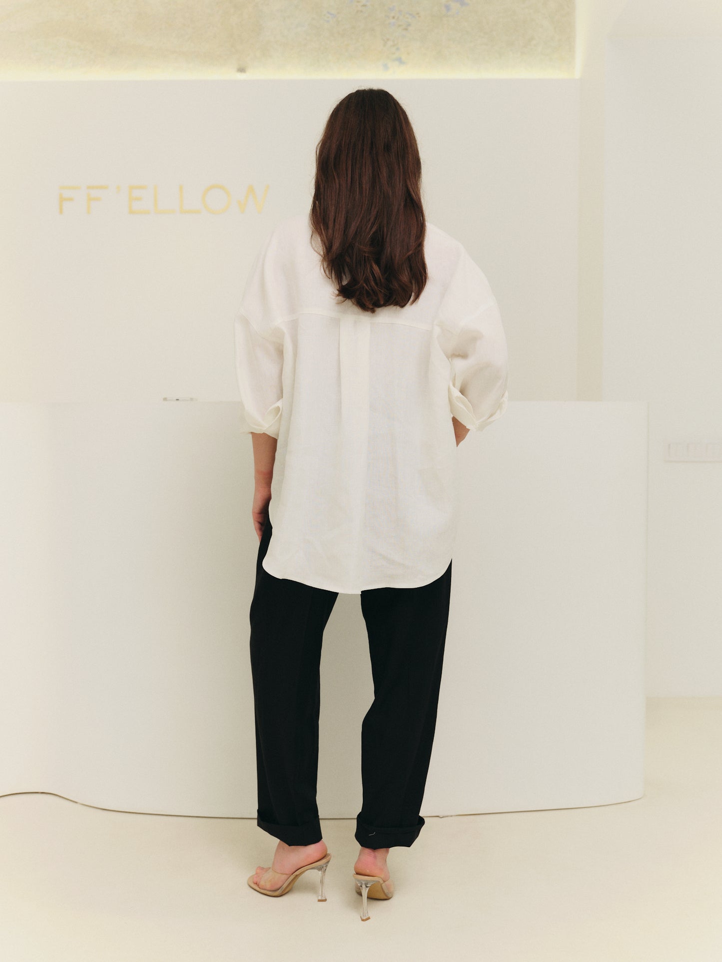 Relaxed fit shirt in white-off linen