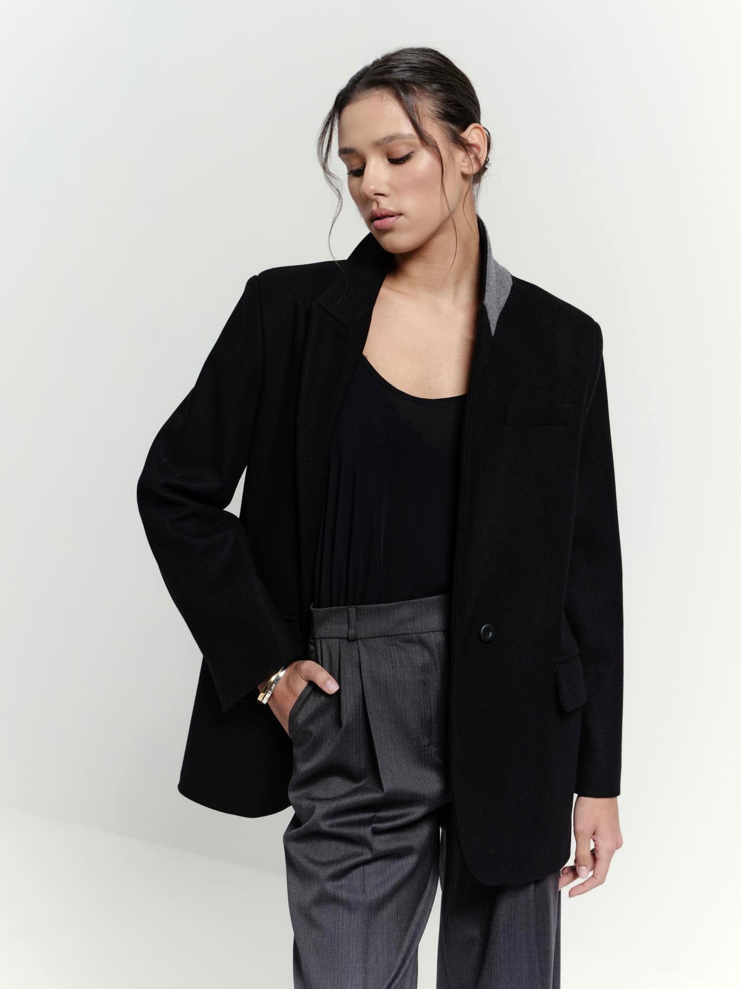Relaxed fit wool jacket with accent under collar