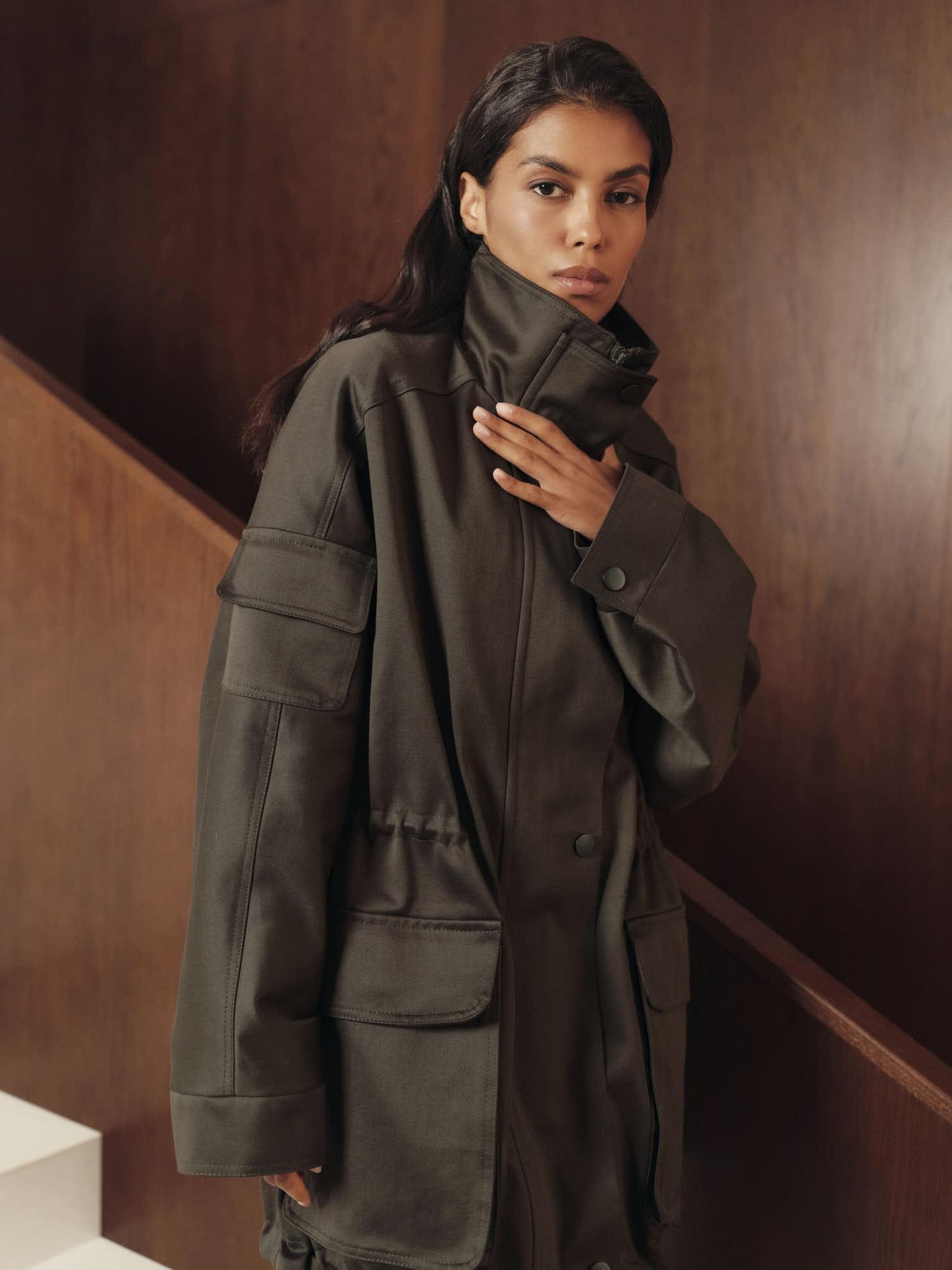 Urban khaki sleeve-pocket parka in waterproof cotton