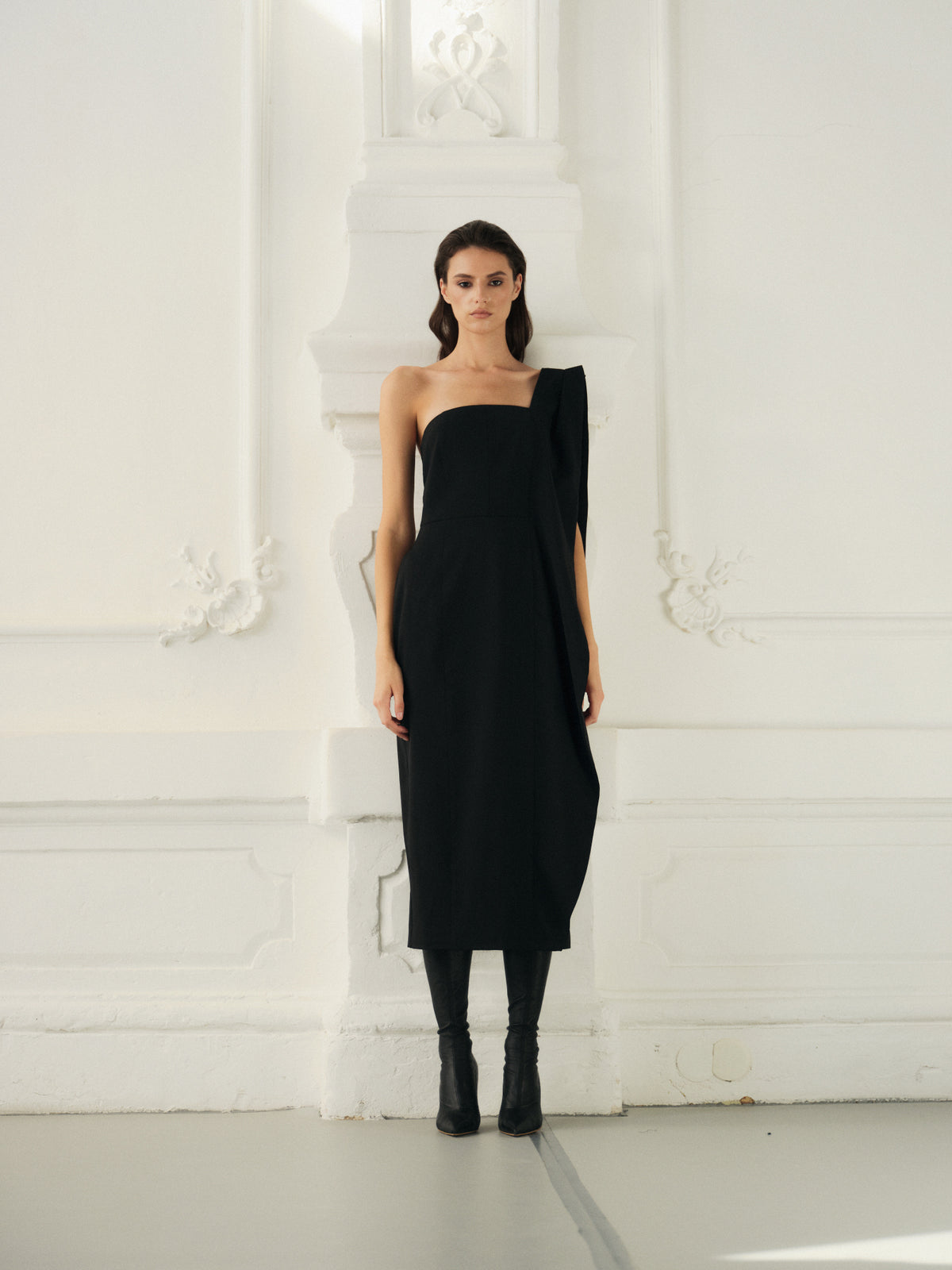 Bandeau-style midi dress with asymmetric overlay shoulder detail