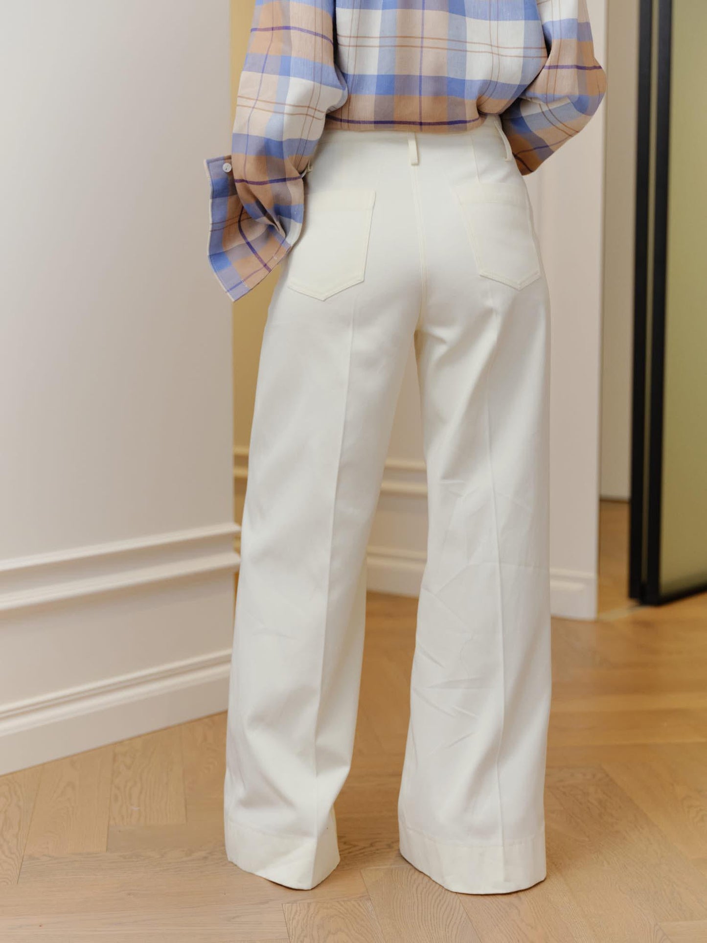 Mid-waist pants with front accent crease