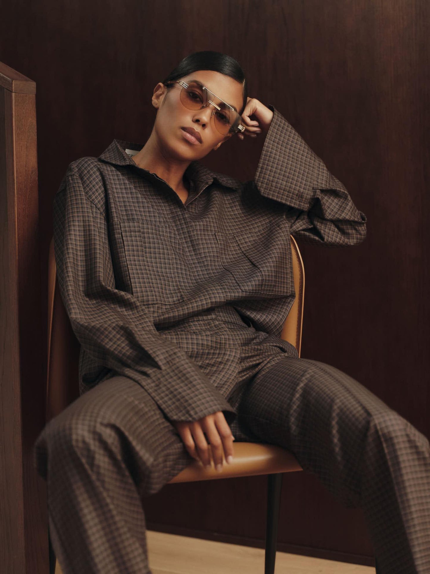 Two-piece set with relaxed fit pants and shirt in fine thin wool silk blend