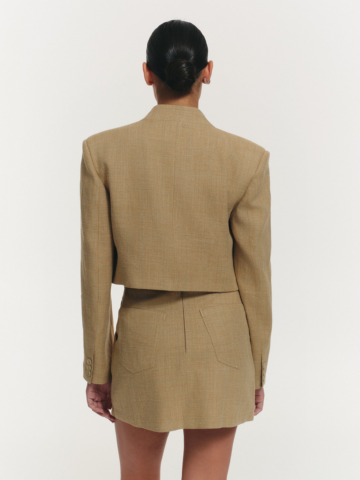 Two-piece lightweight suit in linen silk blend