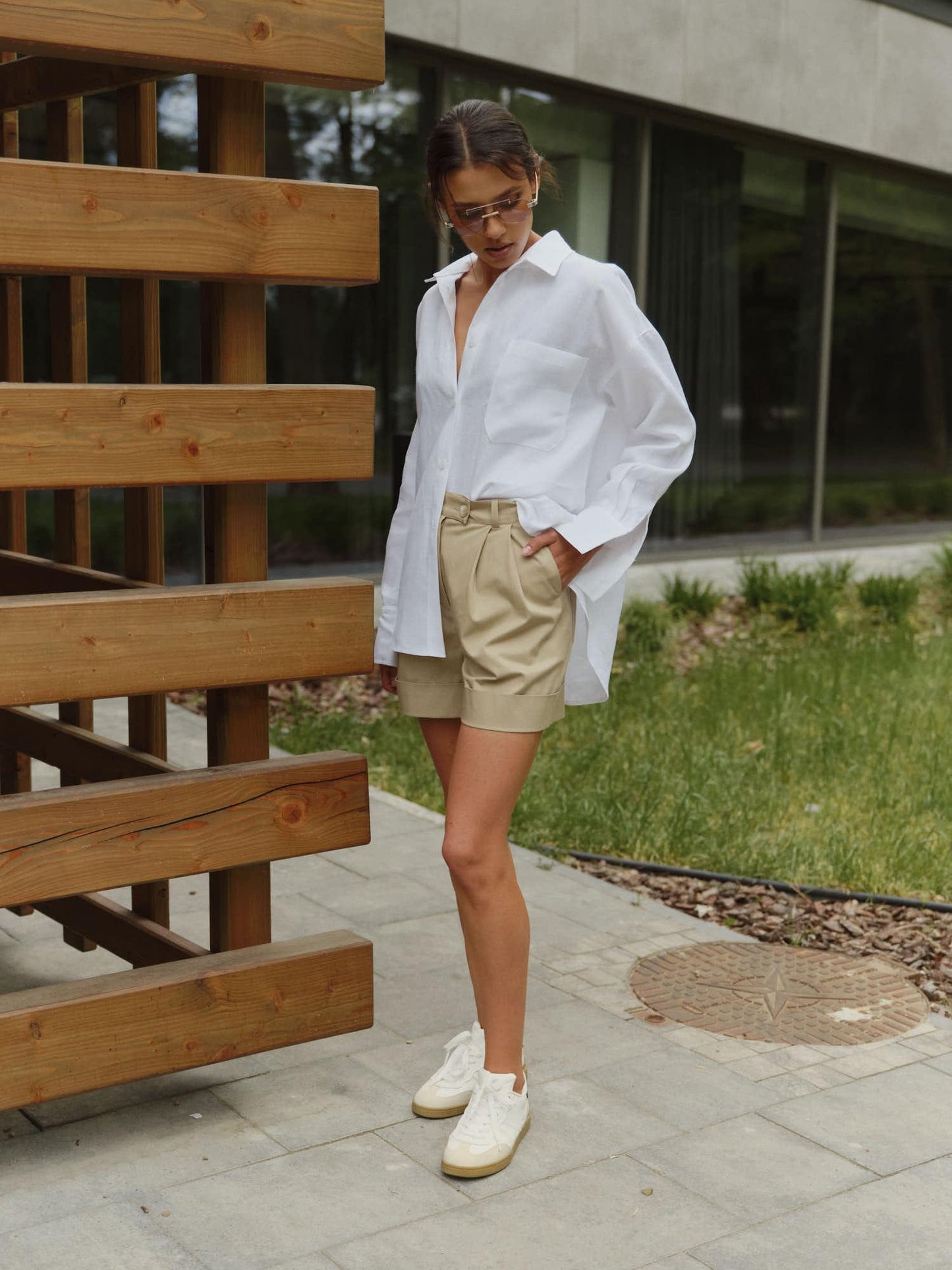 Regular fit shorts in fine beige cotton