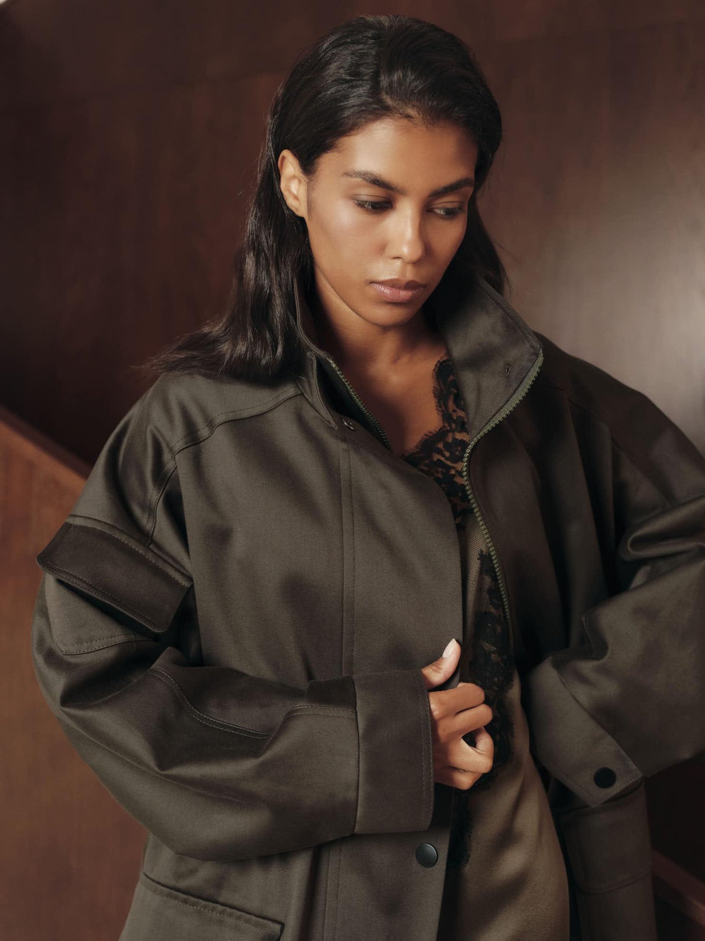Urban khaki sleeve-pocket parka in waterproof cotton
