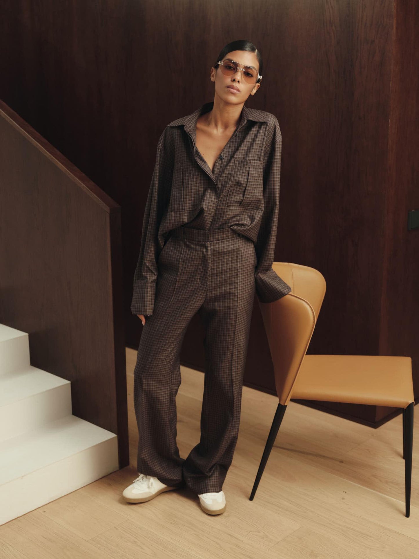 Two-piece set with relaxed fit pants and shirt in fine thin wool silk blend