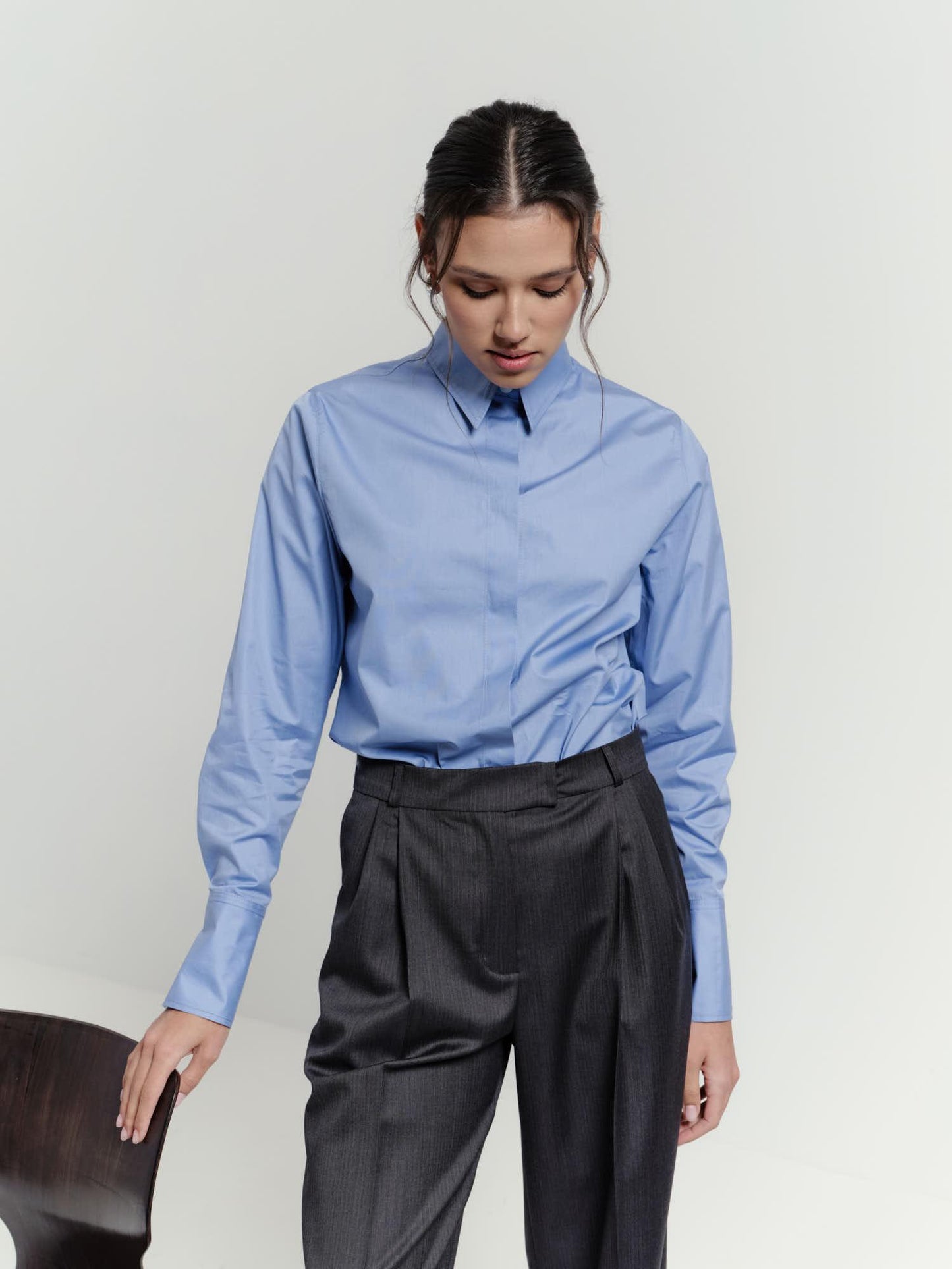 Classic fit fine cotton shirt in deep blue