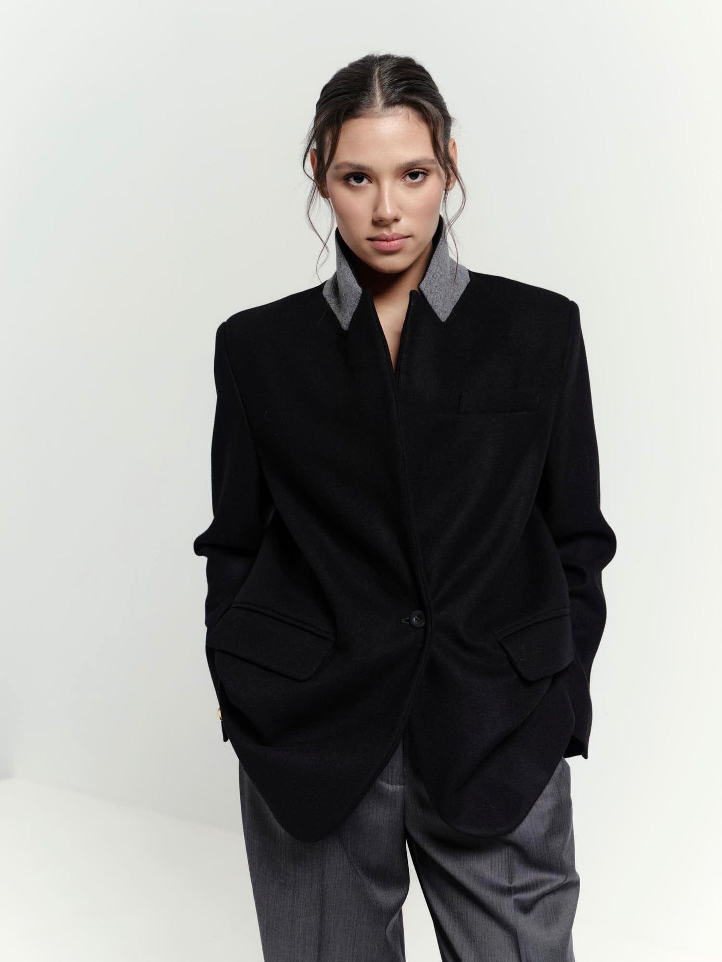 Relaxed fit wool jacket with accent under collar