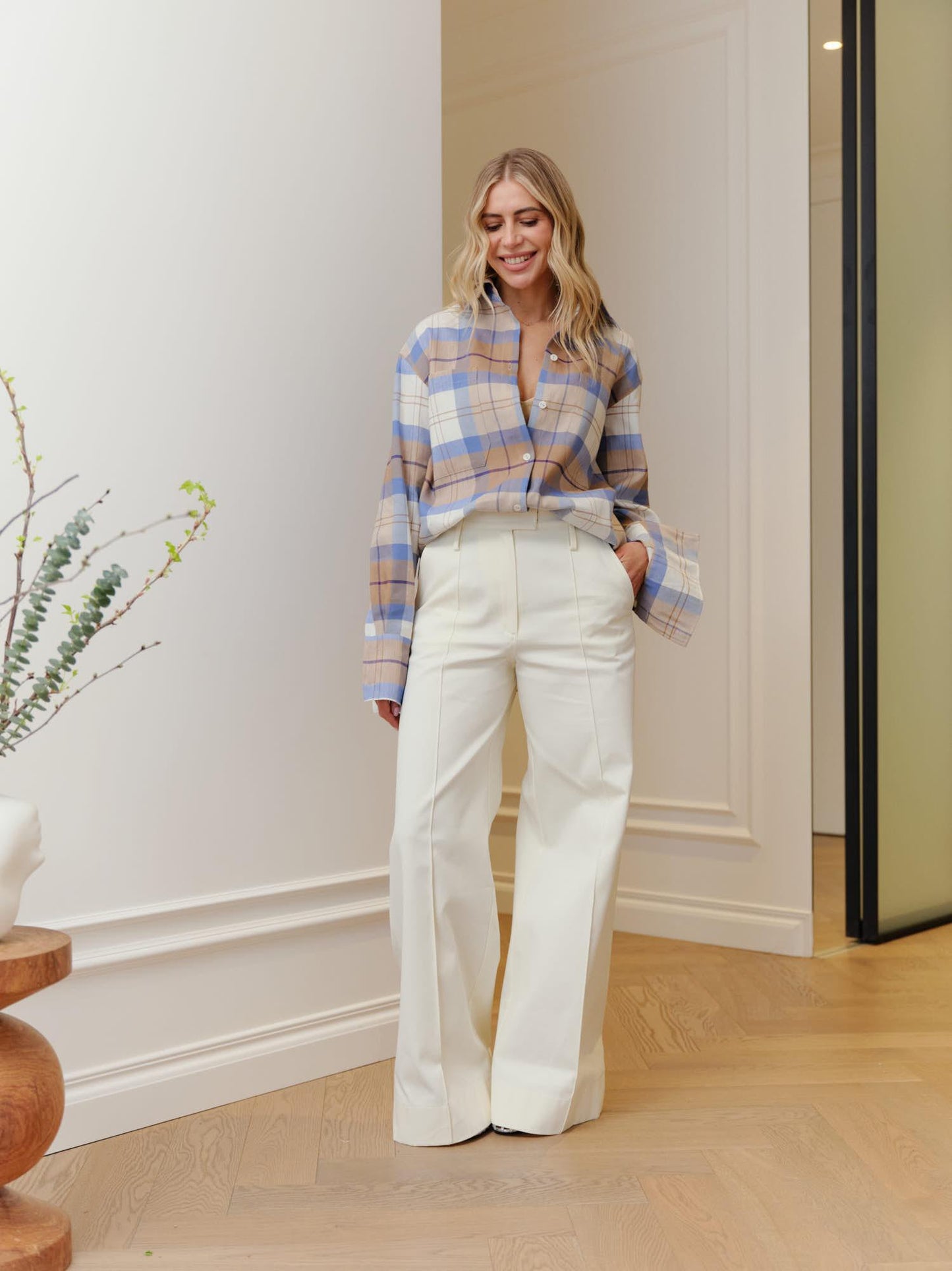 Mid-waist pants with front accent crease
