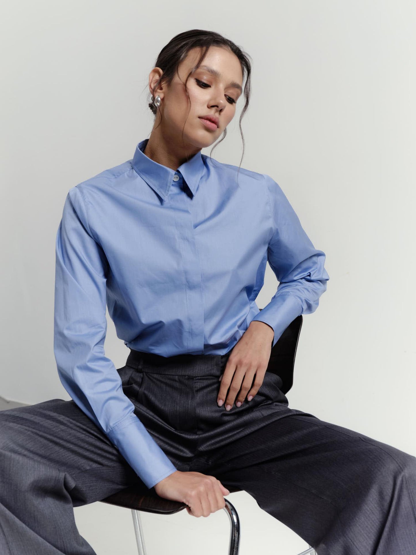 Classic fit fine cotton shirt in deep blue