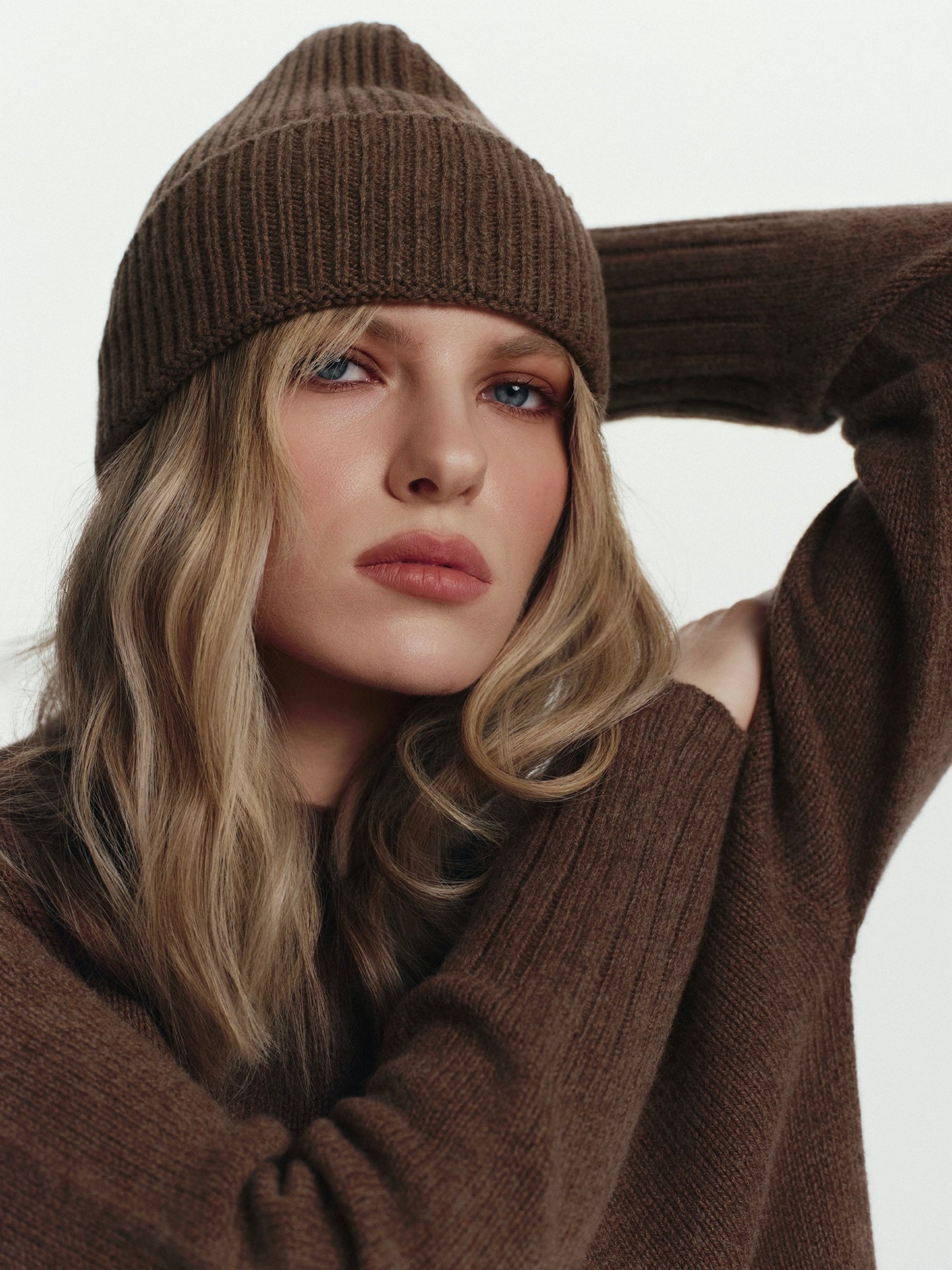 Cashmere beanie hat in tobacco