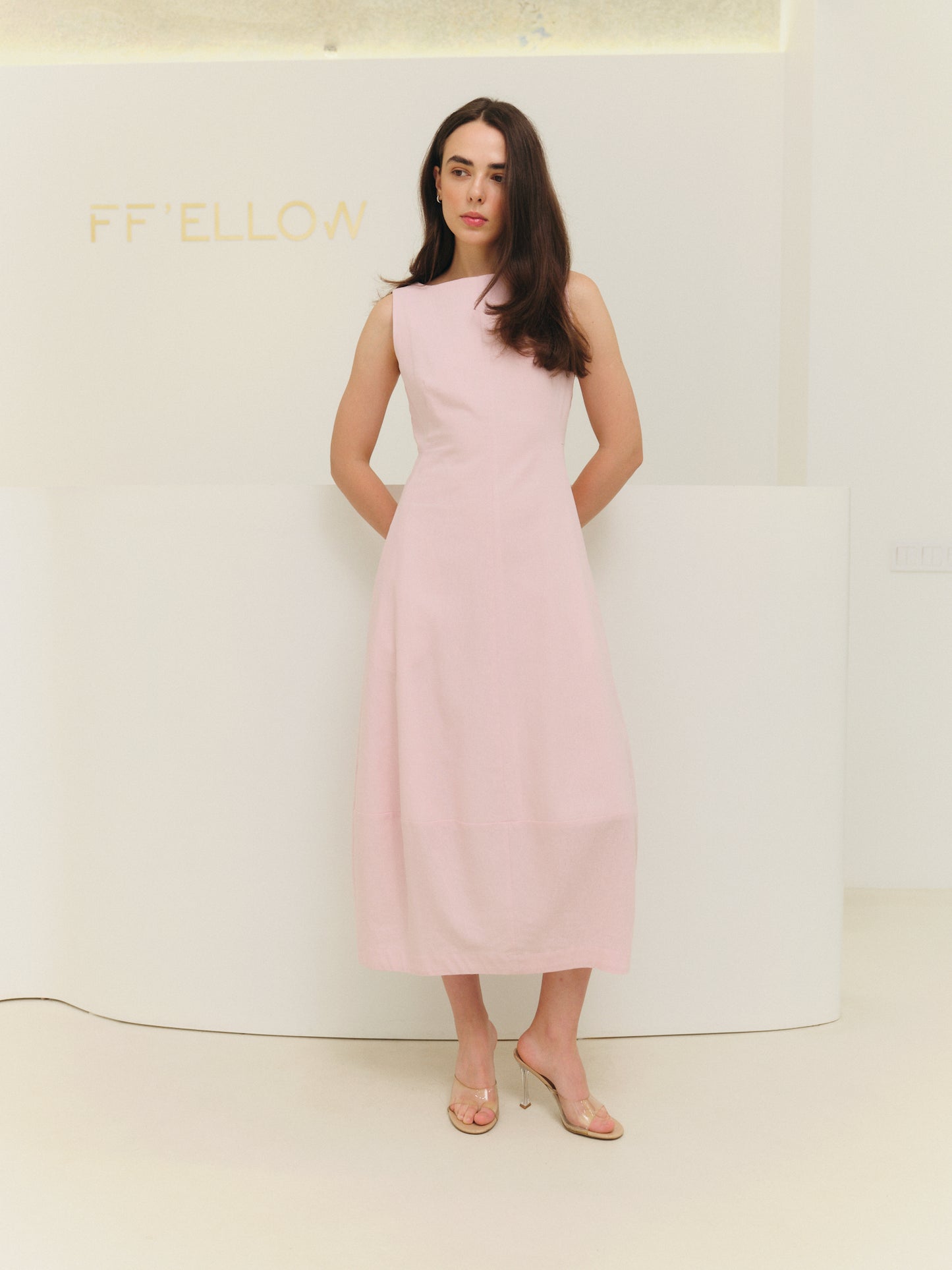 KATE boat-neck dress in pale pink linen