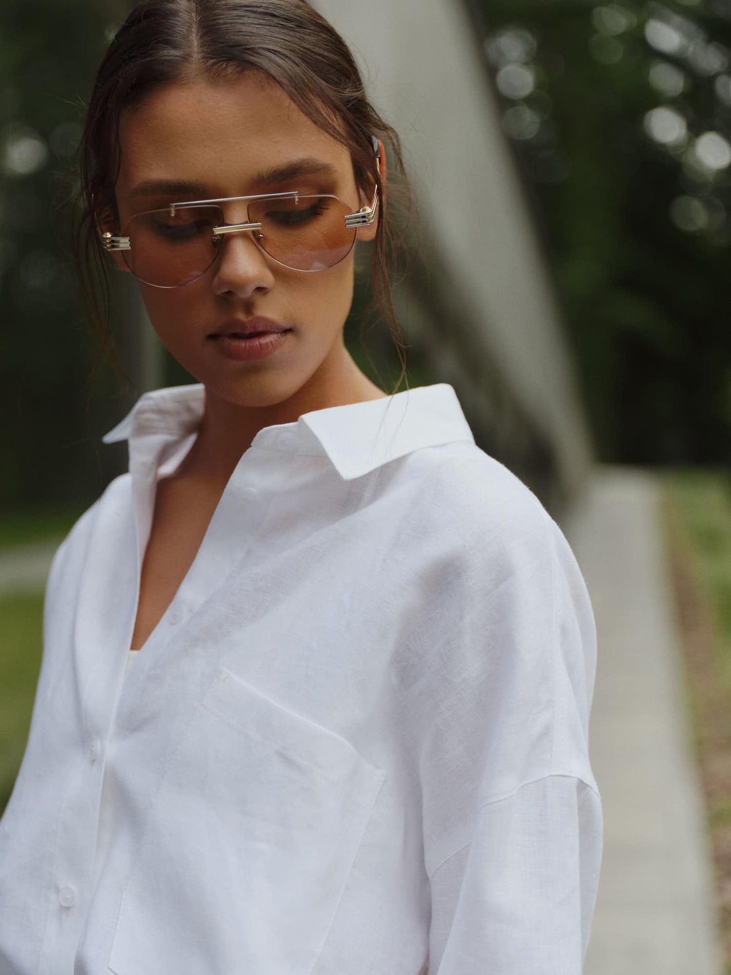 Oversized shirt with accent buttoned back in white linen