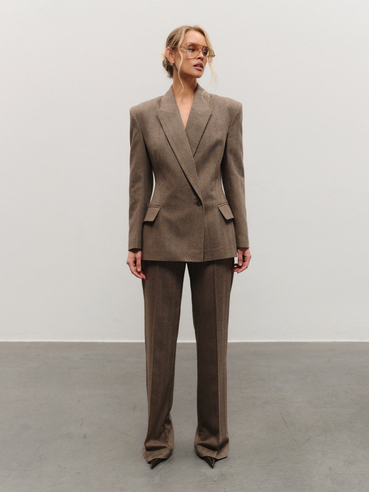 Otto high-waisted pants with front crease in structured wool
