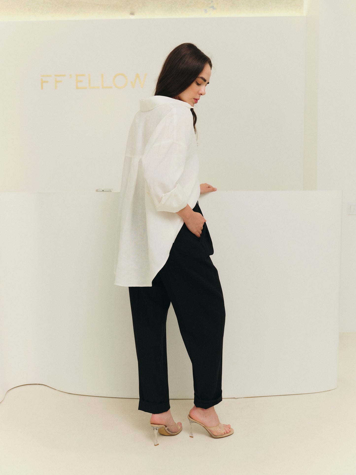 Relaxed fit shirt in white-off linen
