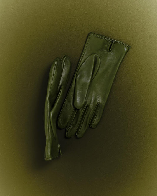 Accent color leather gloves