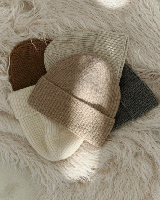 Beanie hat in cappuccino color cashmere