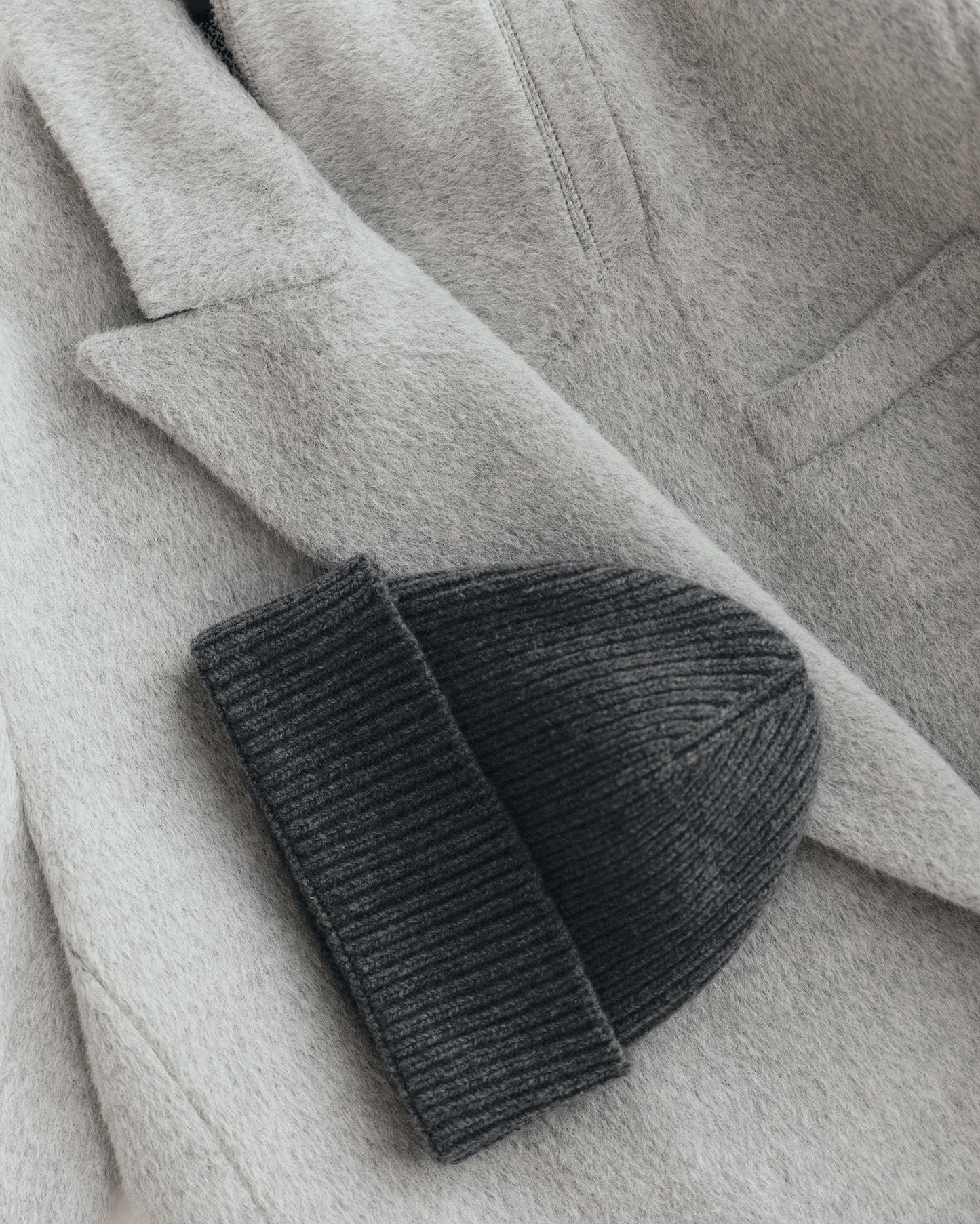 Beanie hat in deep-grey cashmere