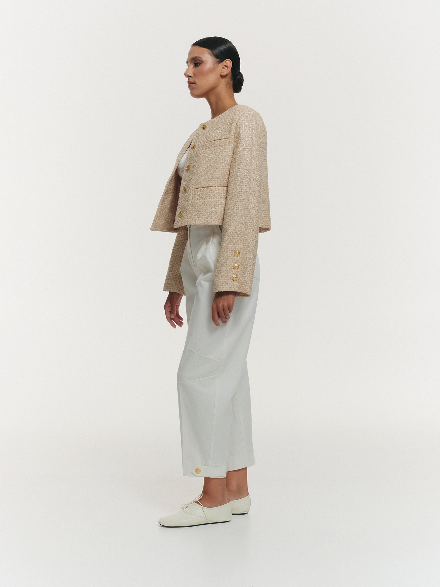 High waist banana pants with accent details in white cotton