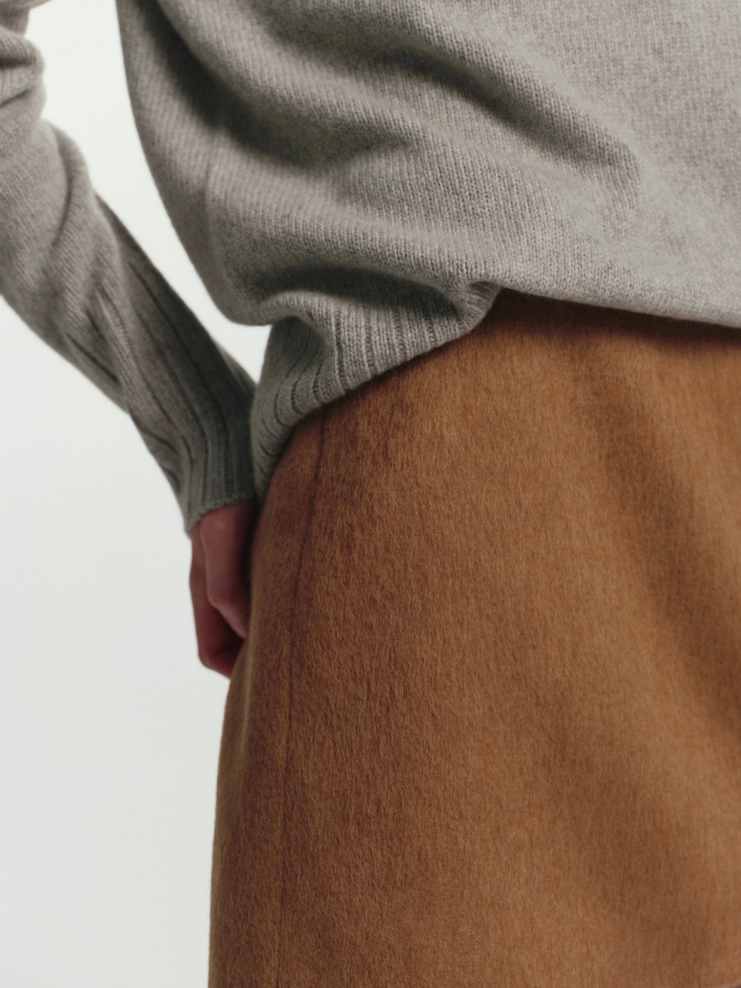 Soft knit cashmere pullover in clear grey