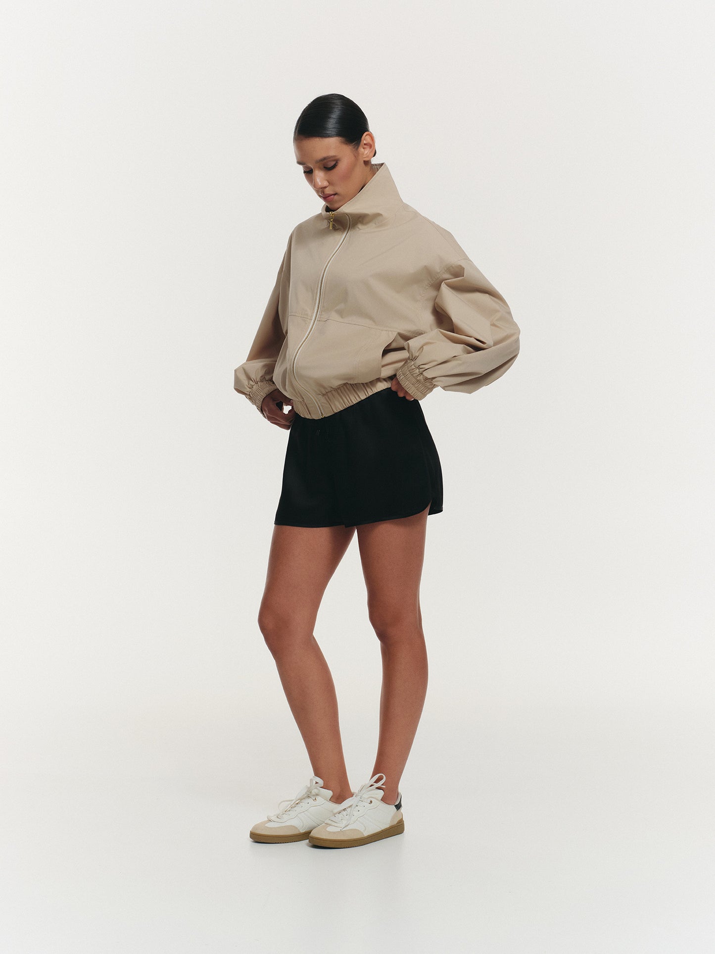 Curved trim viscose shorts