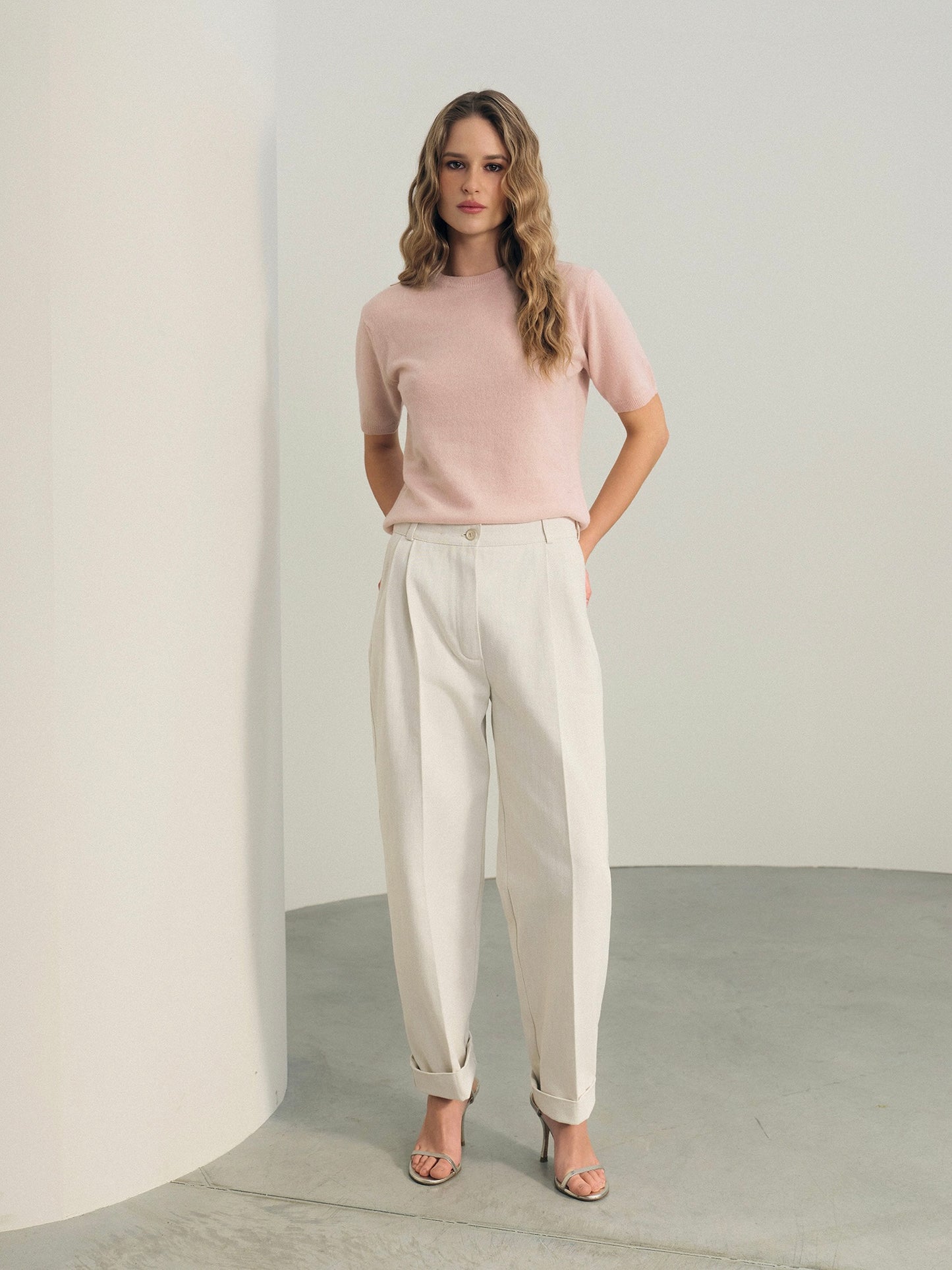 Cashmere short-sleeve knit top in pink powder