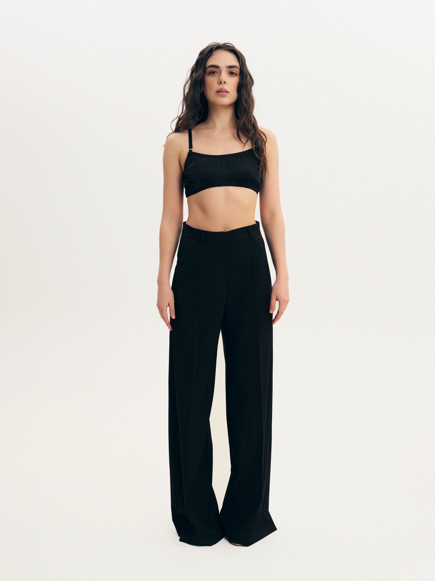 Regular fit pants in fine black wool with elastane