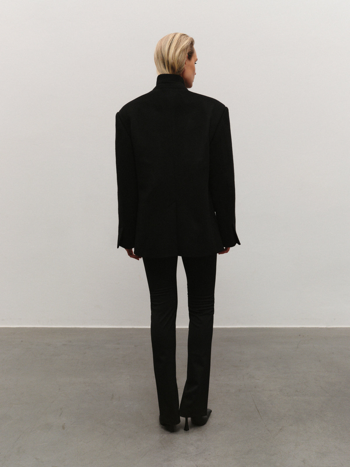 Oliver contemporary fit winter jacket in pure black cashmere