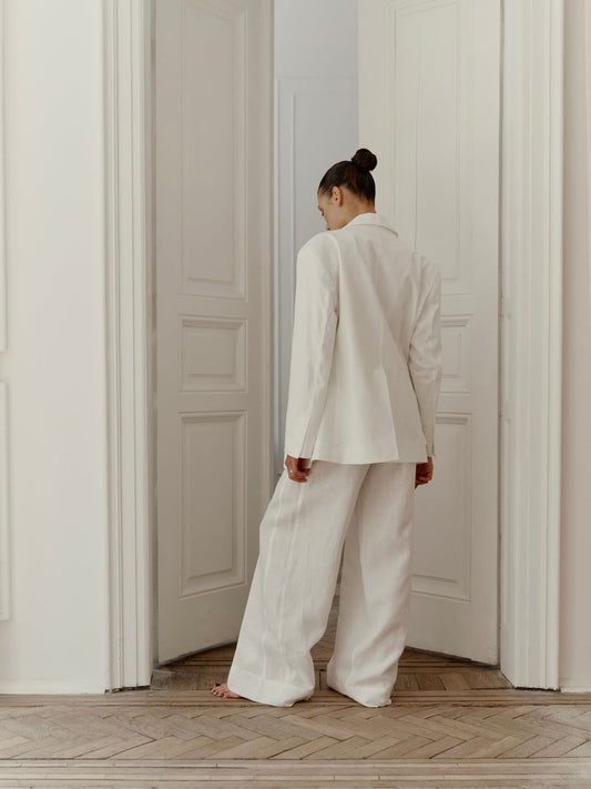 Two-piece linen set with oversized jacket