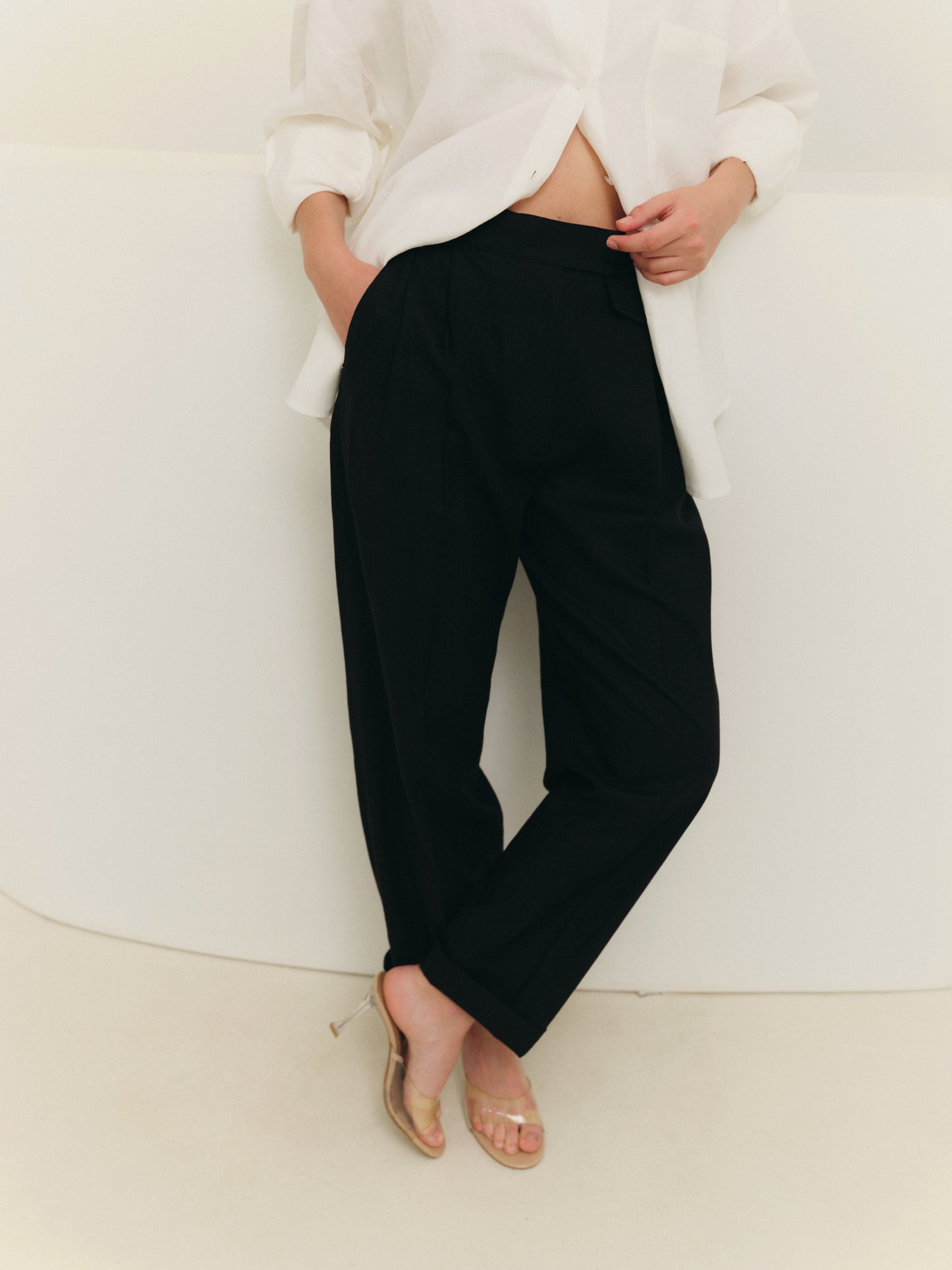 High-waist jogger pants in black linen viscose blend