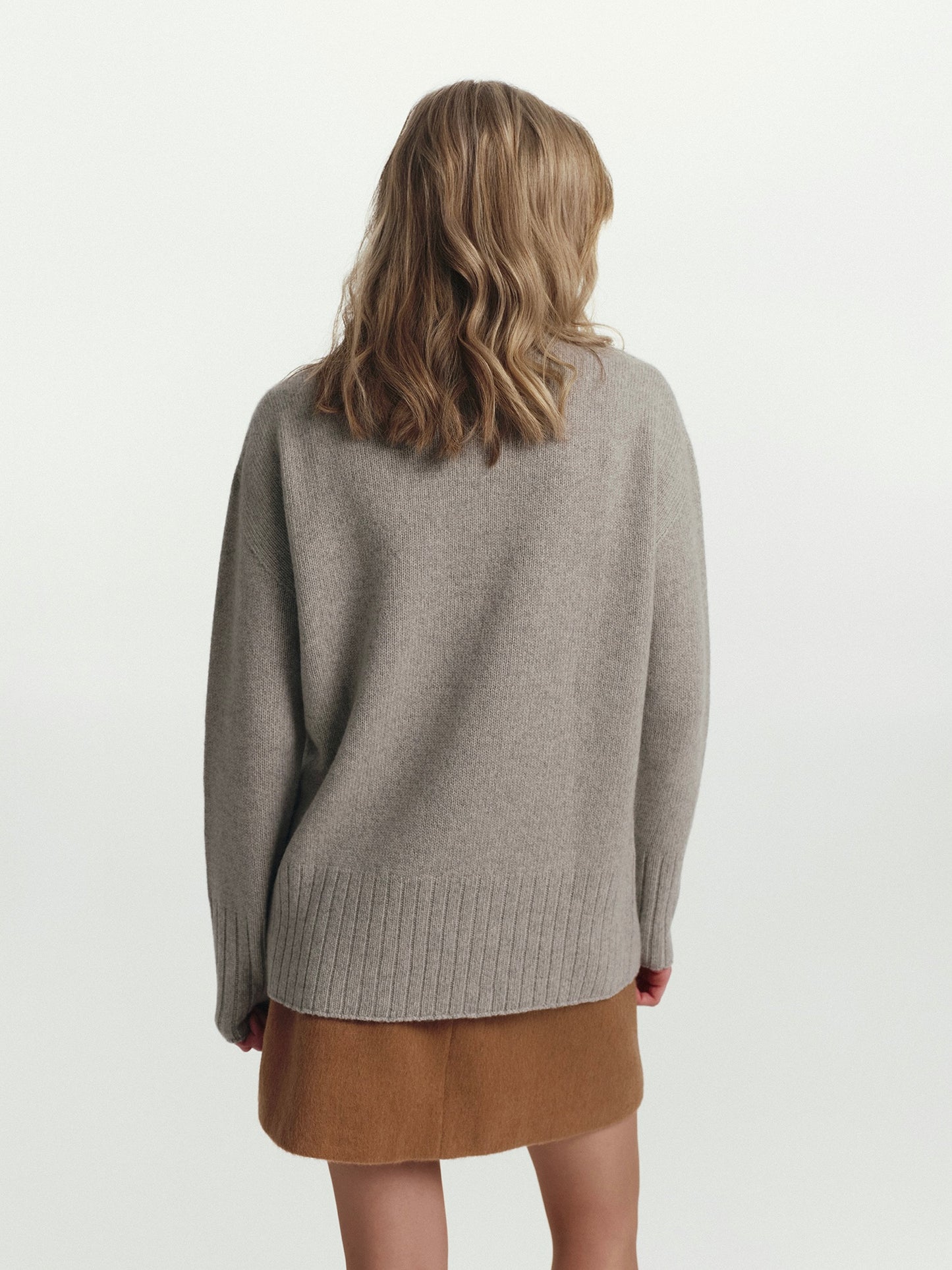 Soft knit cashmere pullover in clear grey