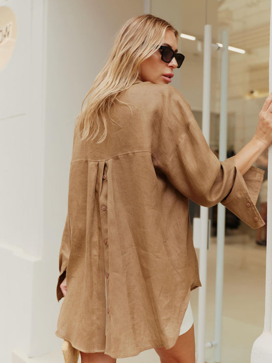 Oversized shirt with accent buttoned back in caramel linen