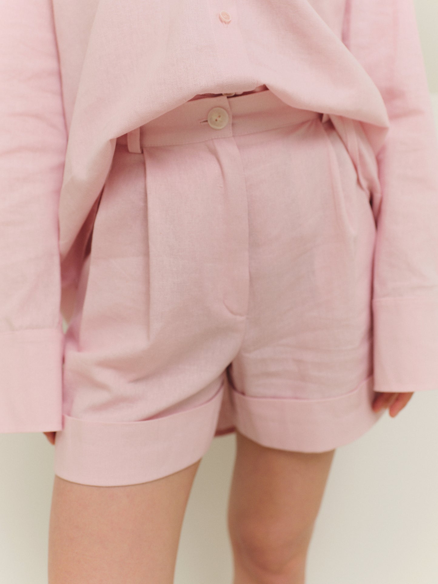 Two-piece set with oversized shirt and matching regular fit shorts