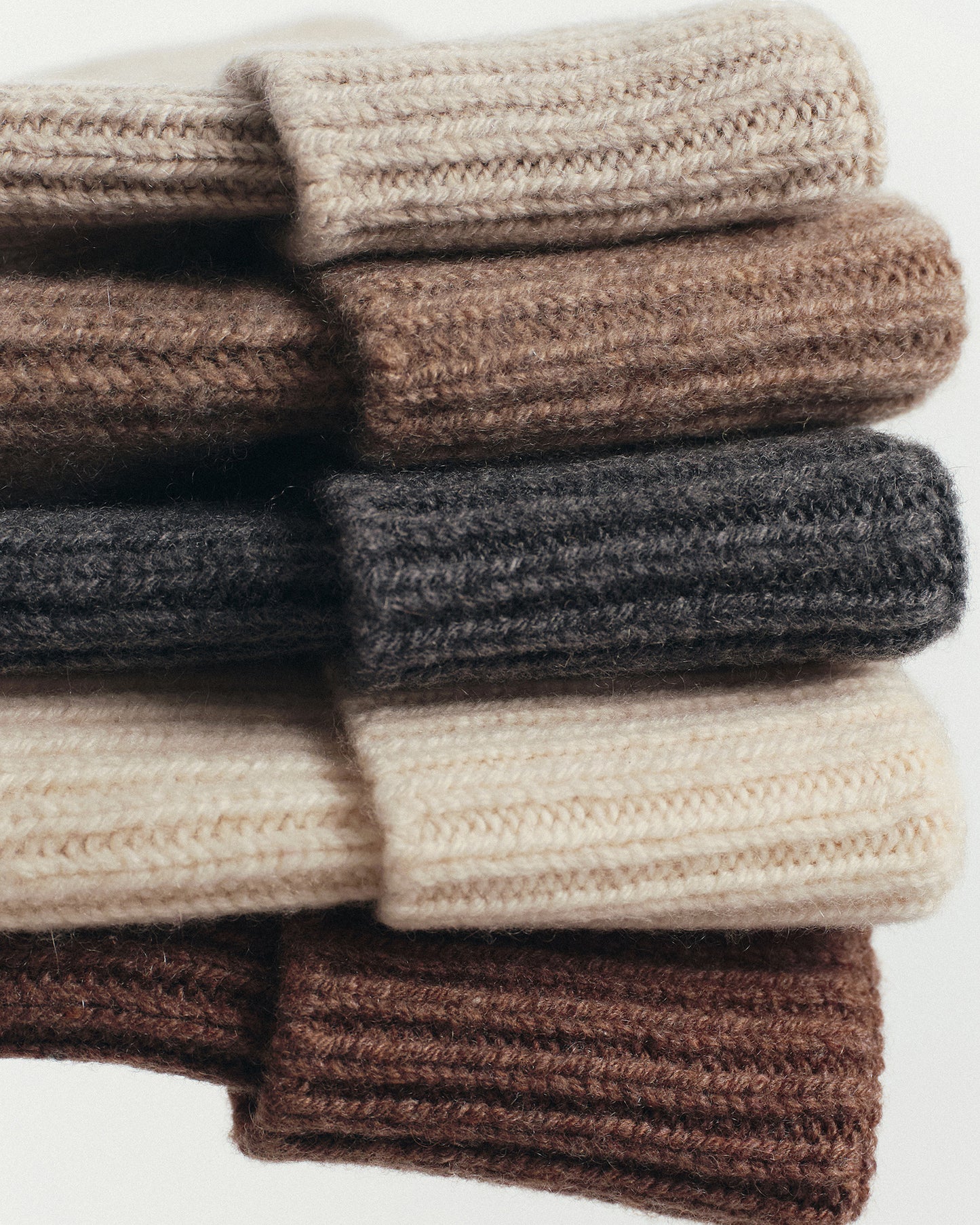 Beanie hat in deep-grey cashmere