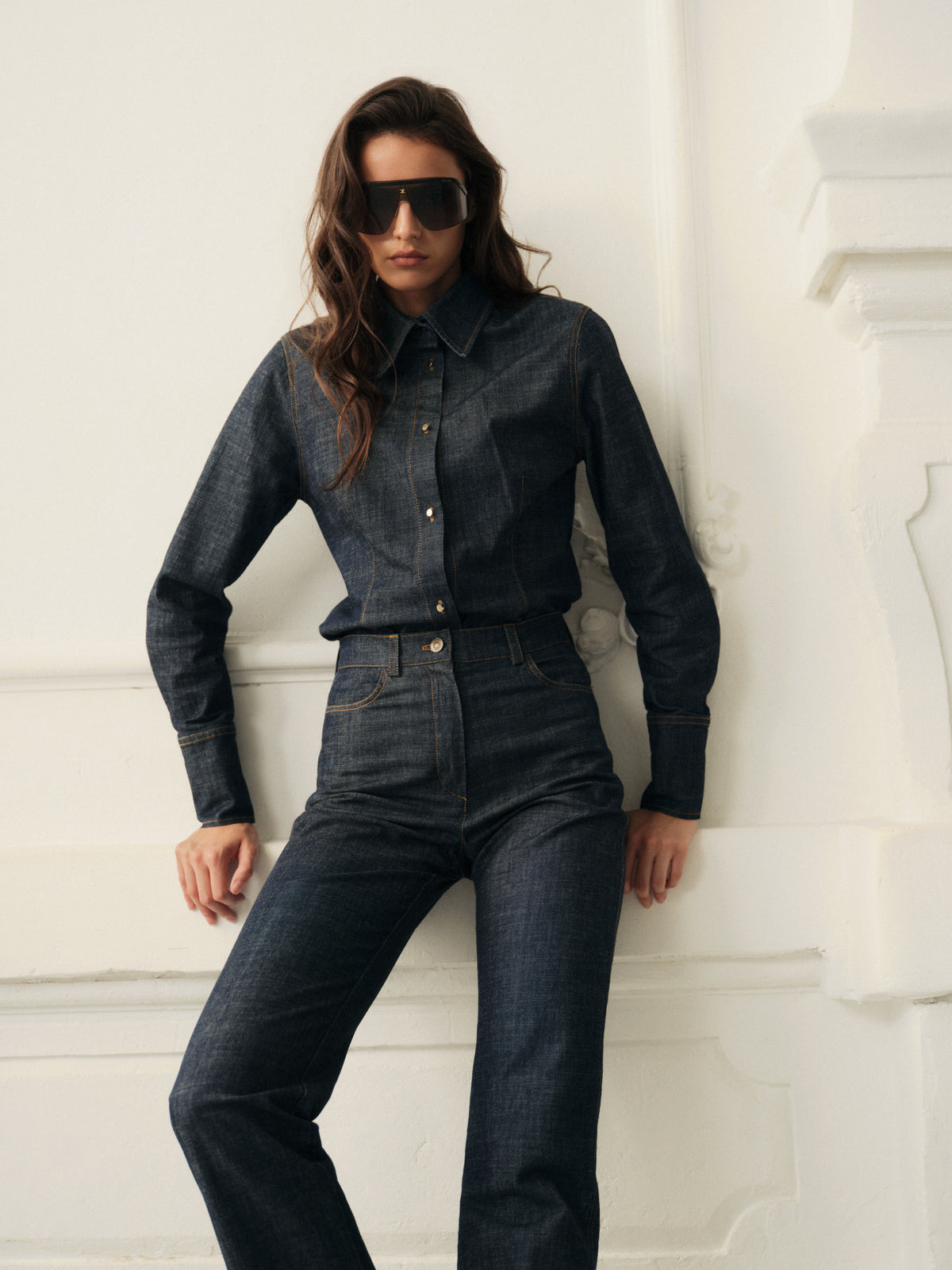 Two-piece set with iconic style jeans and matching shirt in raw denim