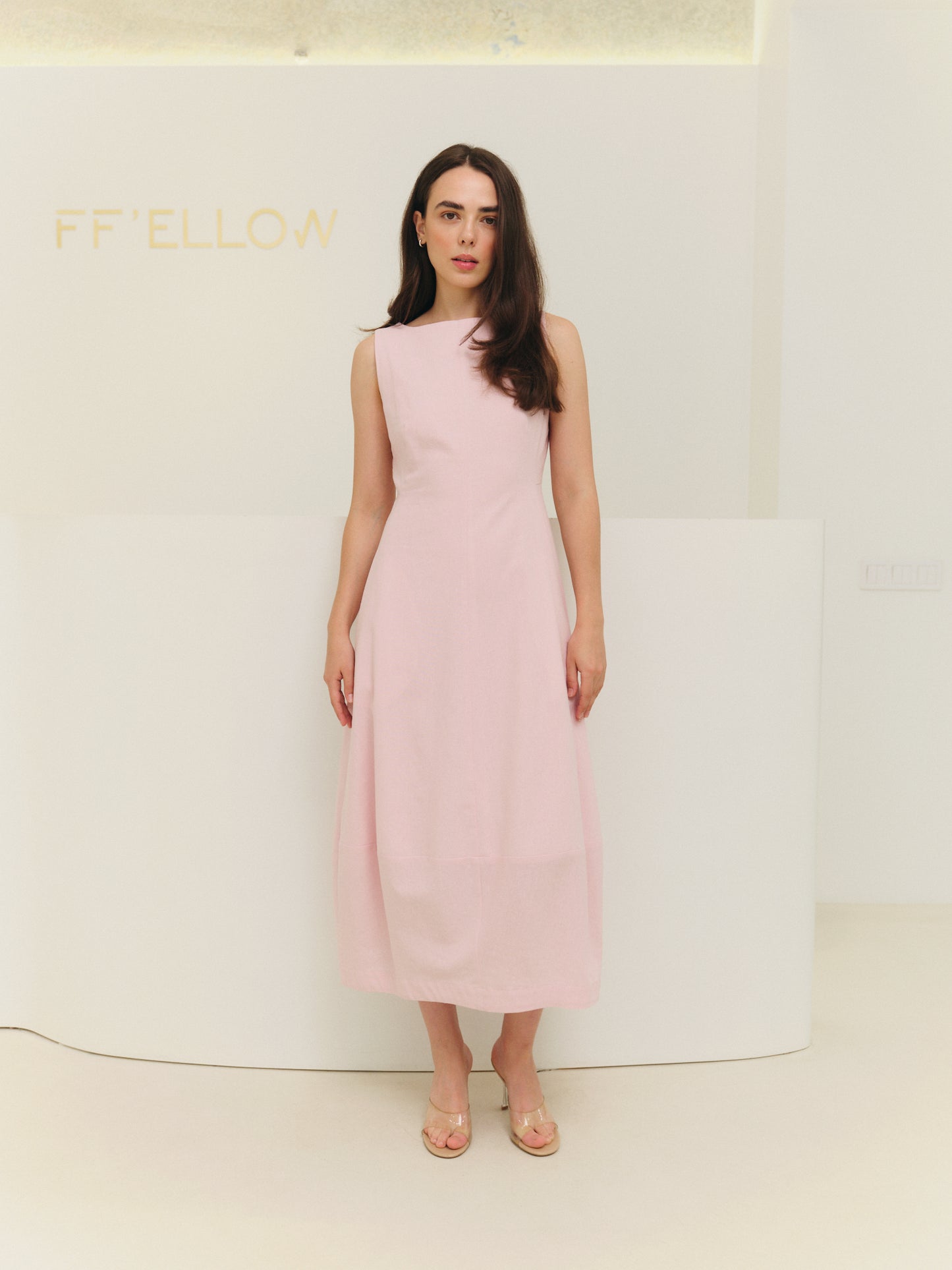 KATE boat-neck dress in pale pink linen