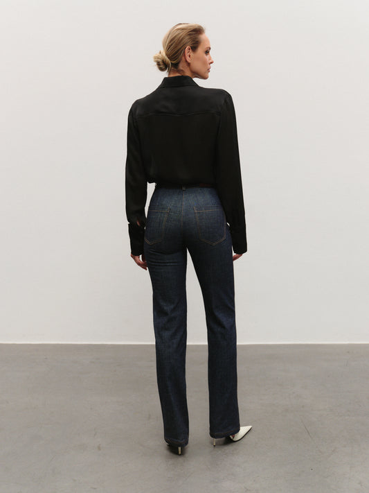Iconic style jeans in raw denim