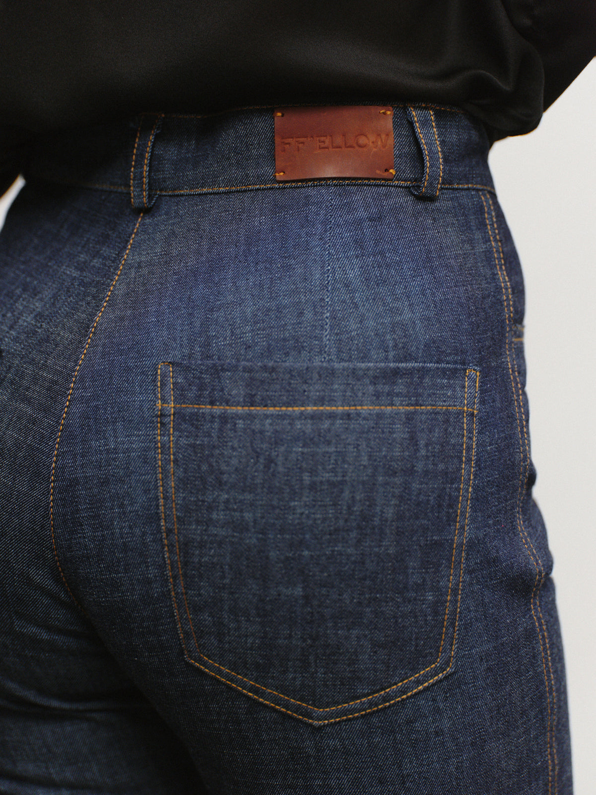Iconic style jeans in raw denim
