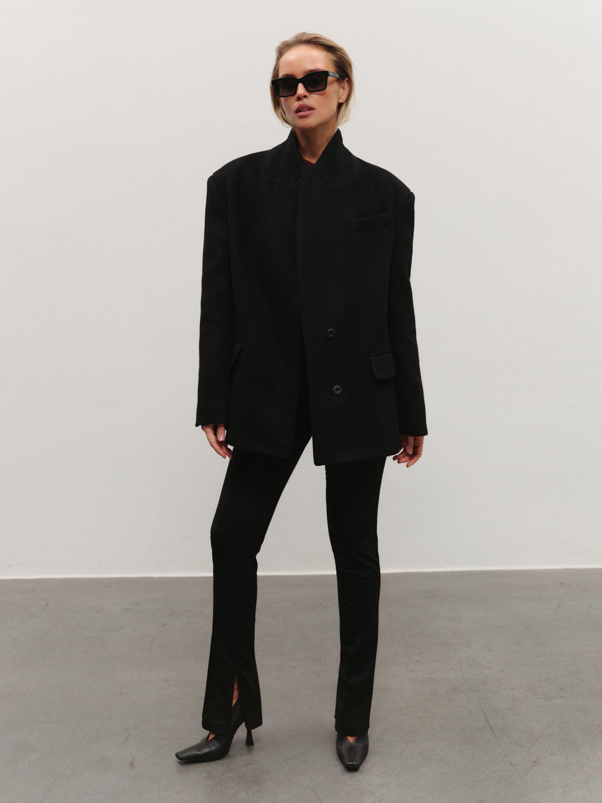 Oliver contemporary fit winter jacket in pure black cashmere