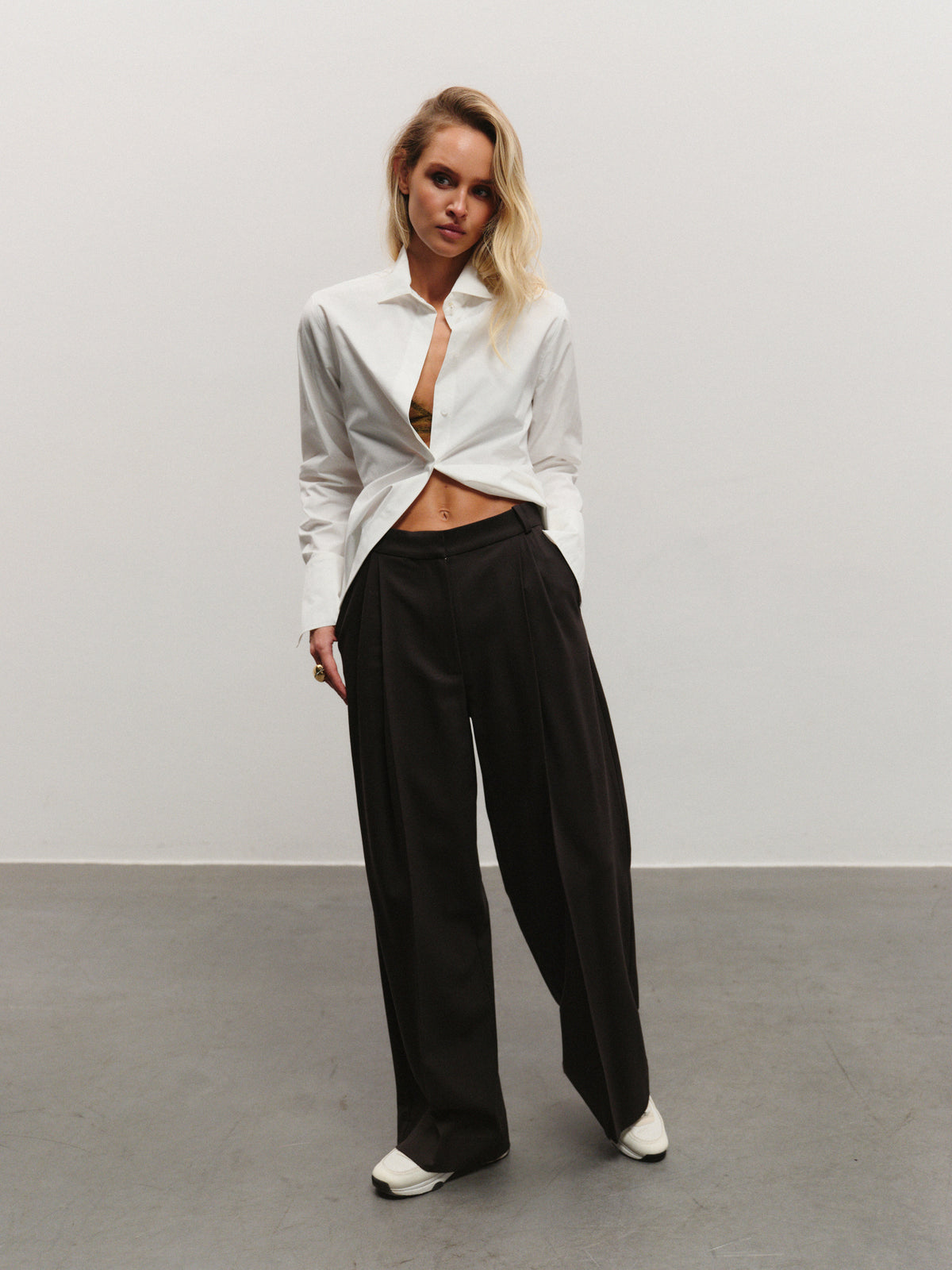 Classic  shirt with accent pearl button in premium white cotton