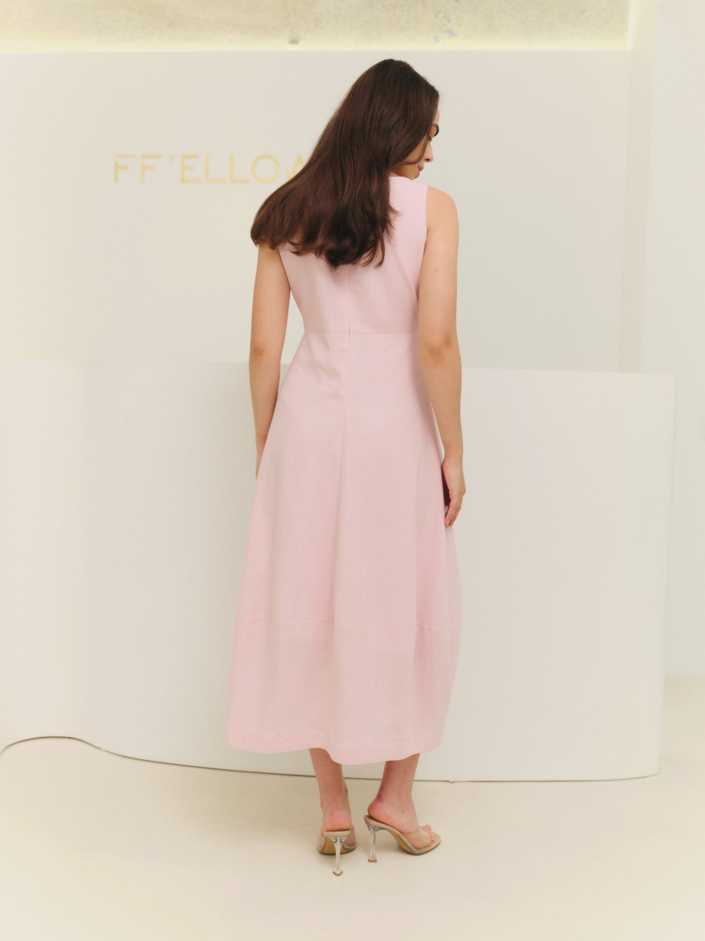 KATE boat-neck dress in pale pink linen